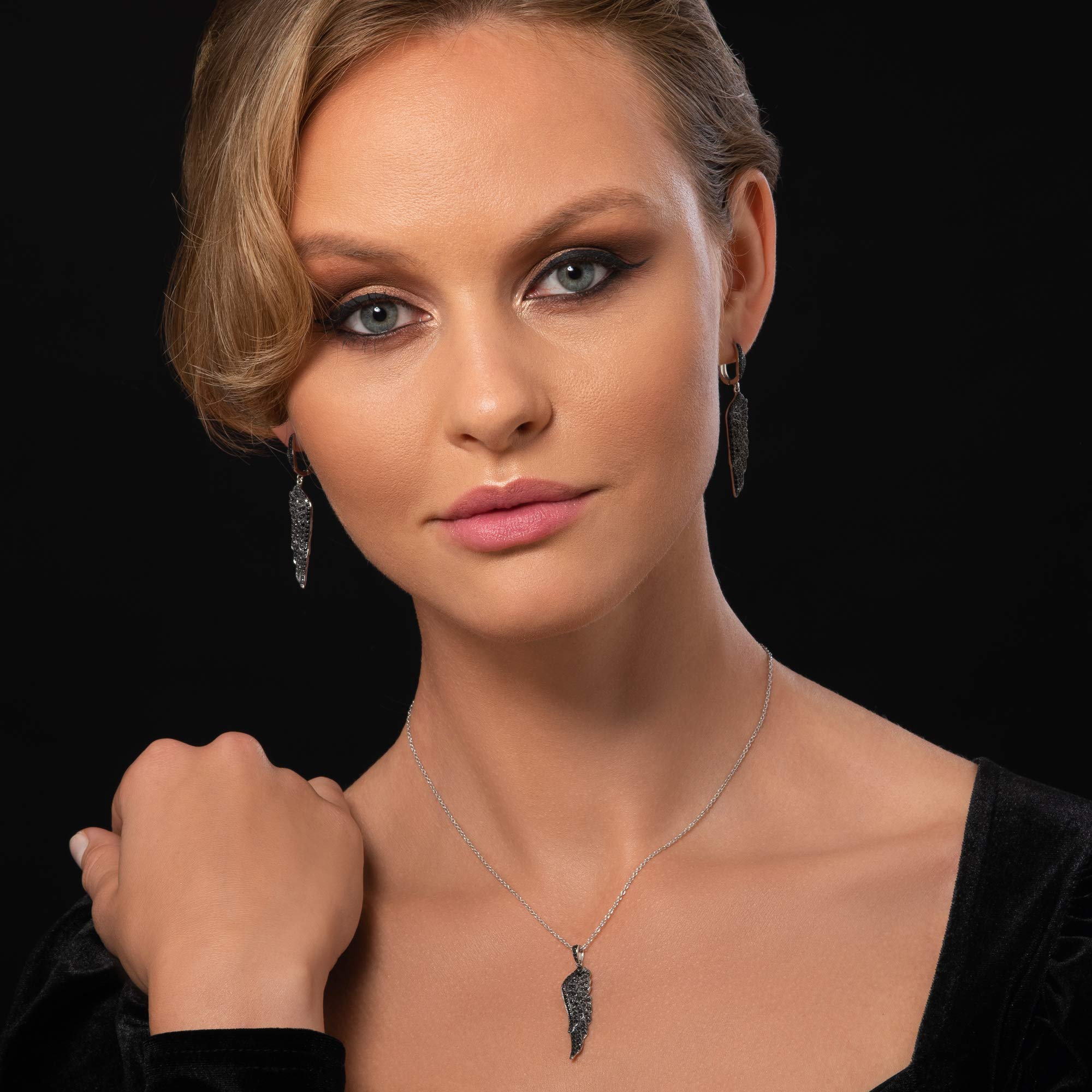 Namana Boucles d'Oreilles en Ailes d'Ange pour Femme, Boucles d'Oreilles Longues en Argent Sterling 925 pour Femme avec des Pierres Noires ou Blanches, Boucles d'Oreilles Pendantes en Argent Sterling