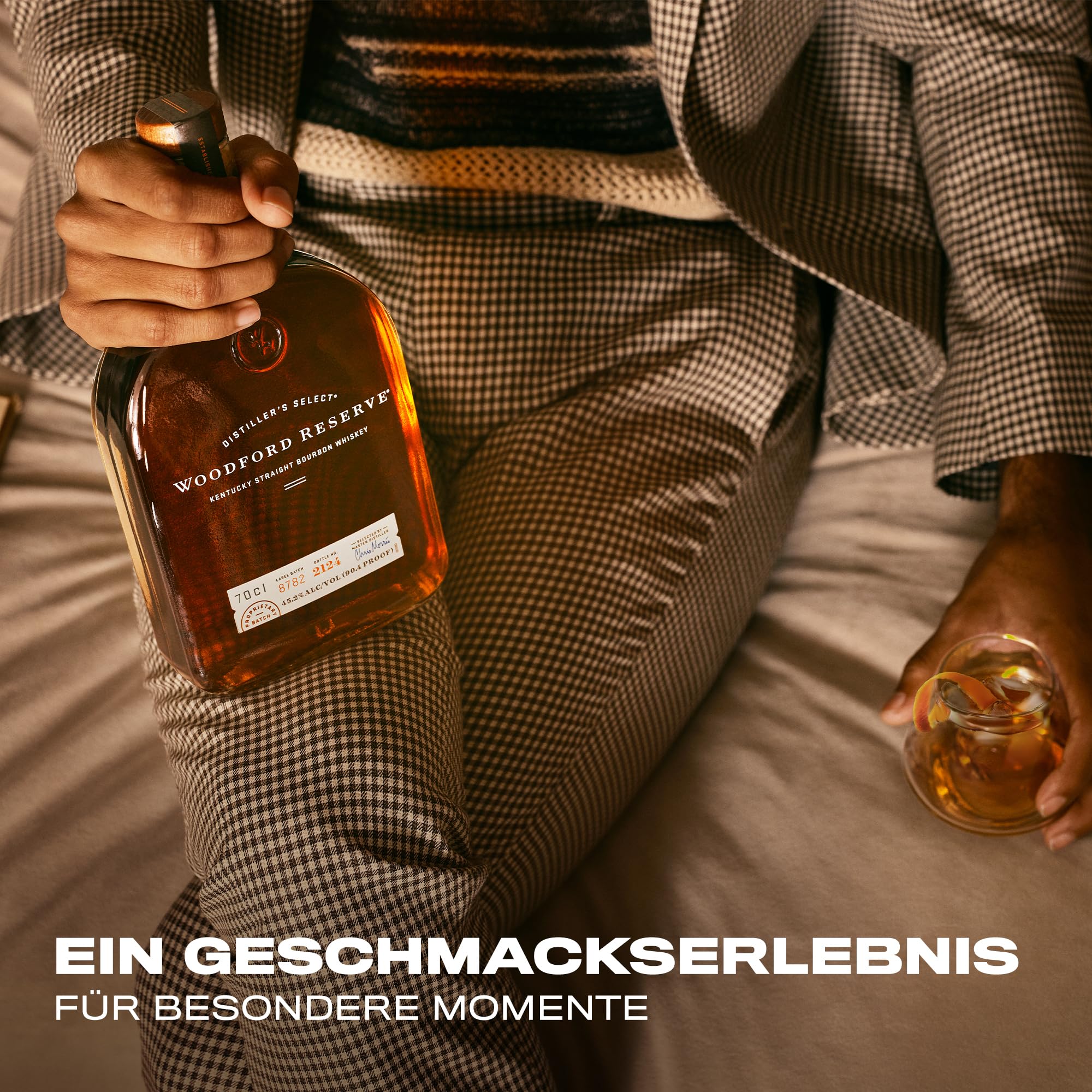Woodford Reserve Bourbon Whiskey - Ein hochwertiges Geschenk - Perfekt ausgewogen mit würzigen und süßen Noten von Früchten und Vanille - 0.7L/43.2% Vol.