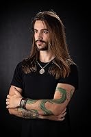 Vista 2 de Baldur Jewelry Collar de brújula Vegvisir con textura martillada a mano hecha a mano Colgante de latón Cadena de 22 pulgadas Joyería vikinga