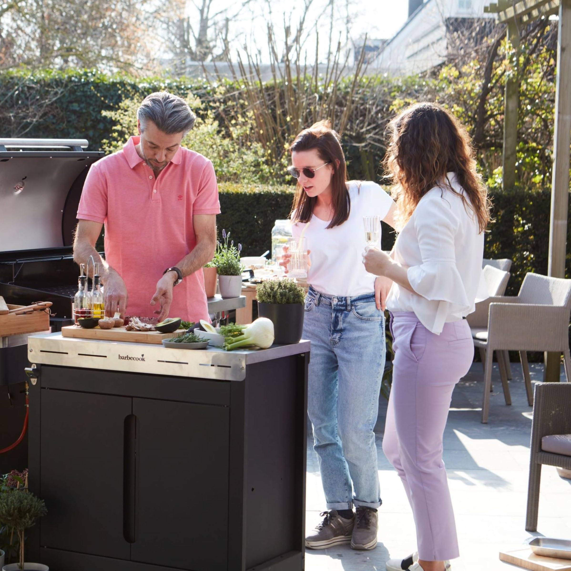 barbecook Premium Buddy Outdoor Grilltisch mit Stauraum und integrierter Flaschenöffner für Gasgrill, 84 x 46 x 90 cm