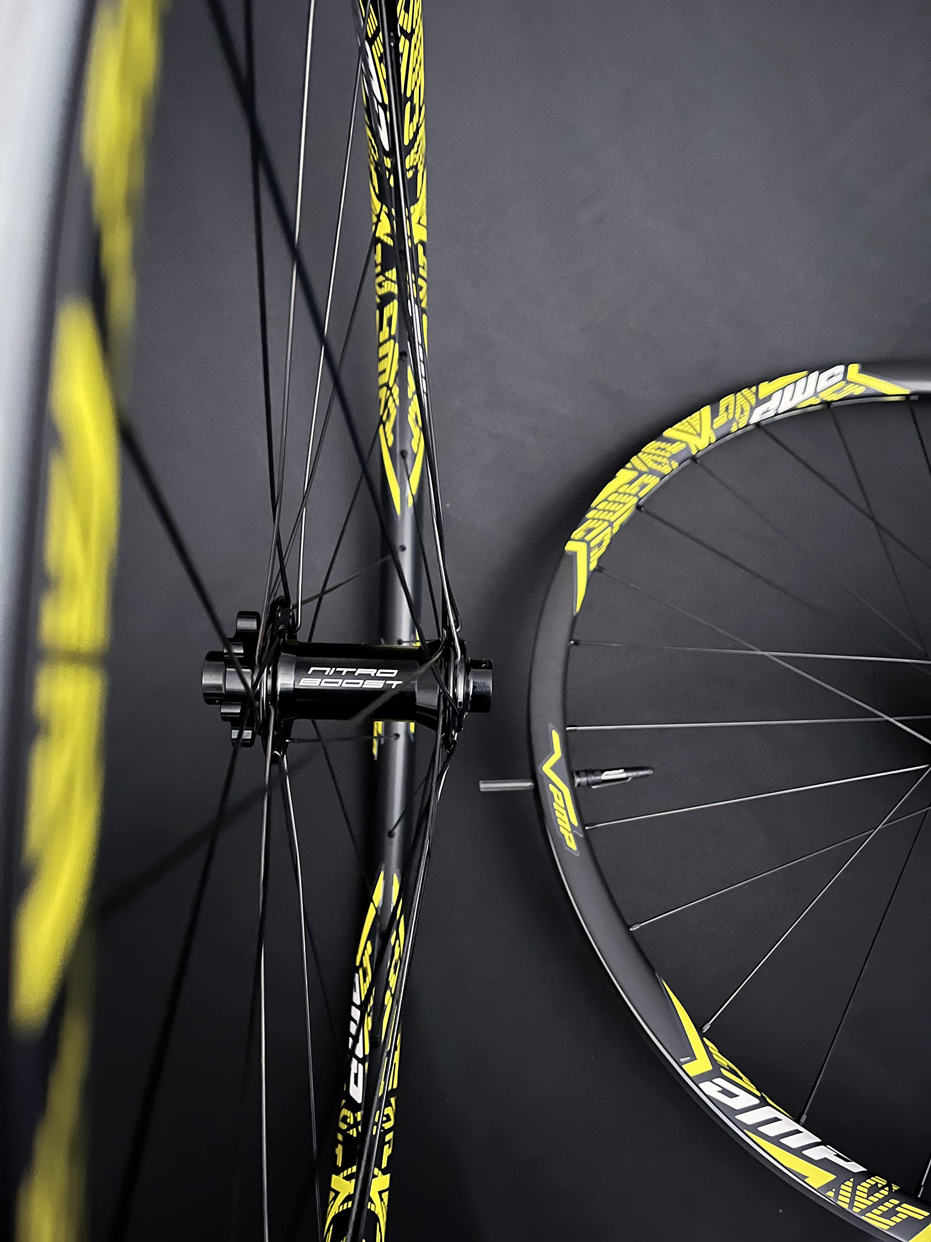 PMP Nitro Carbon | Ruote MTB 29" in Carbonio, per Cross Country. Mozzi Nitro J-Bend; Raggi Sfinati; Canale Interno Largo 25 mm; Peso 1320 g. Colore Personalizzabile.