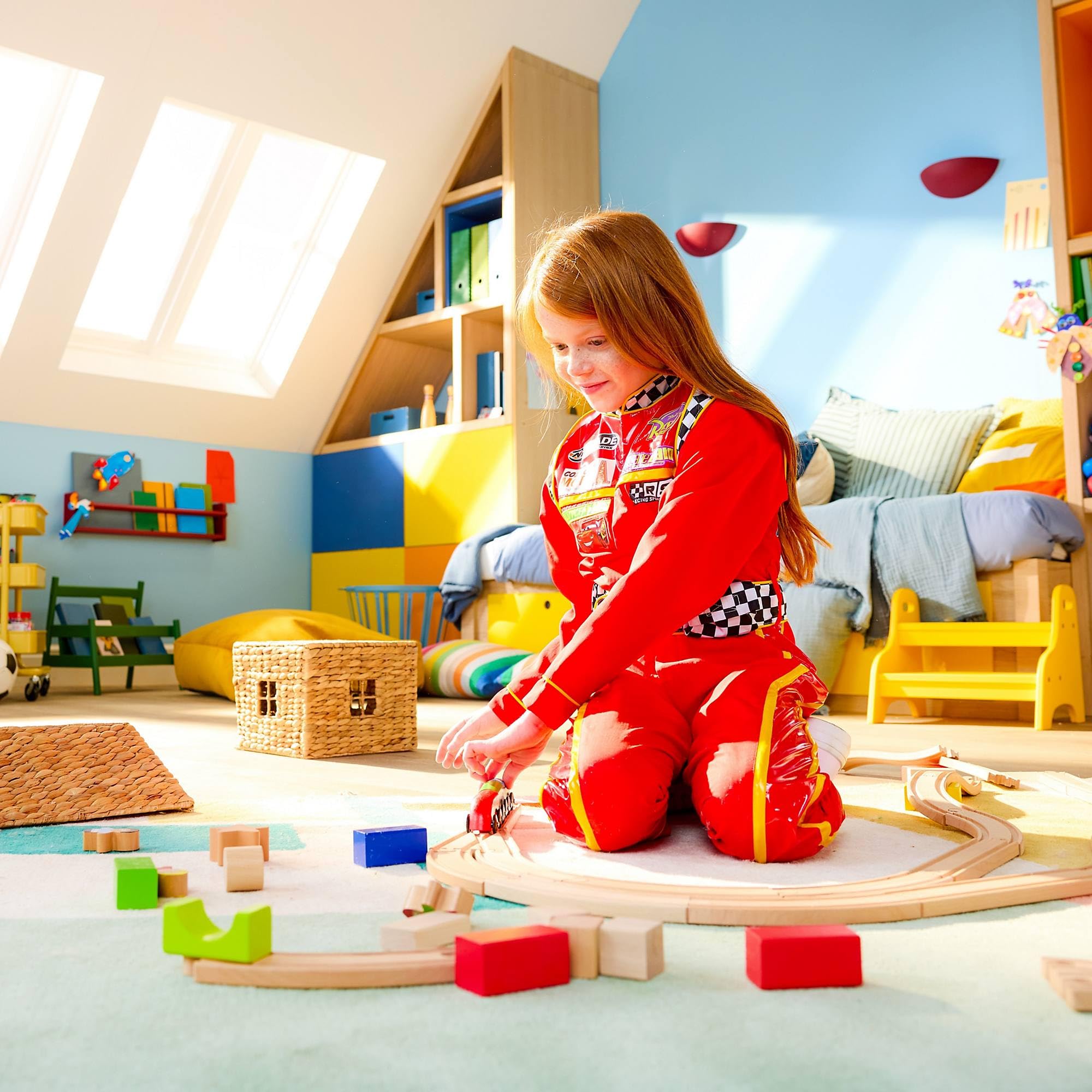 Disney Store Official, Cars, Rayo McQueen, disfraz infantil, traje de carreras con luces y sonidos
