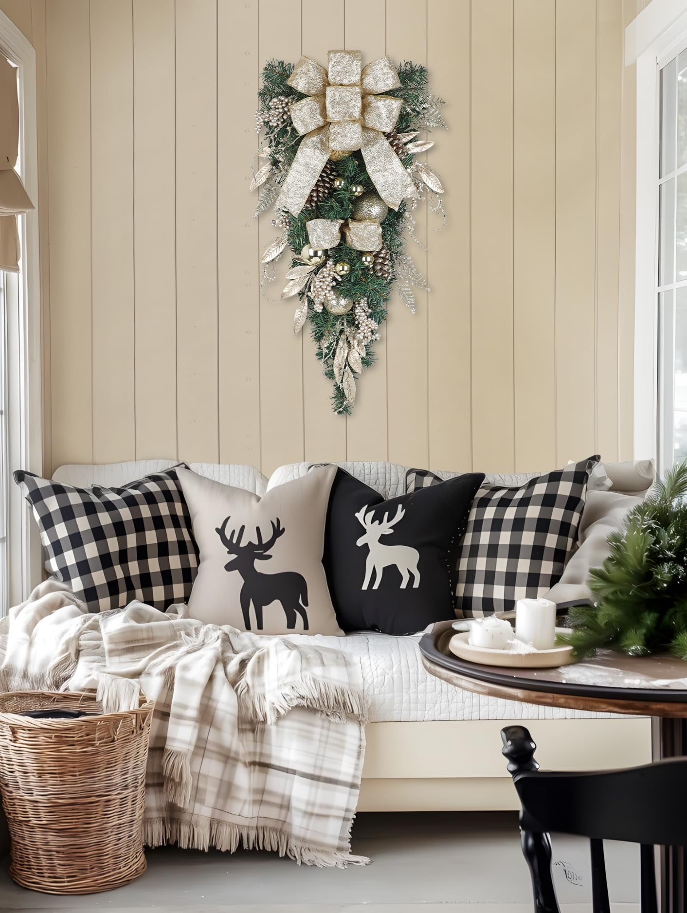 Hollyone Guirlande de Noël en Forme de Gouttes 70 cm Décoration de Noël Teardrop Swag Champagne avec Boules de Noël Baies Pommes de pin Nœud Ornements Suspendus pour Porte d'entrée