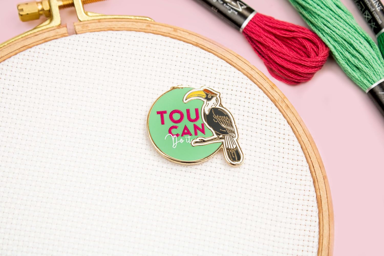 Magnetic Needle Minder for Cross Stitch, Embroidery, Sweing, Quilting and Needlecraft, Magnetic Needle Holder Luca-S (Toucan)