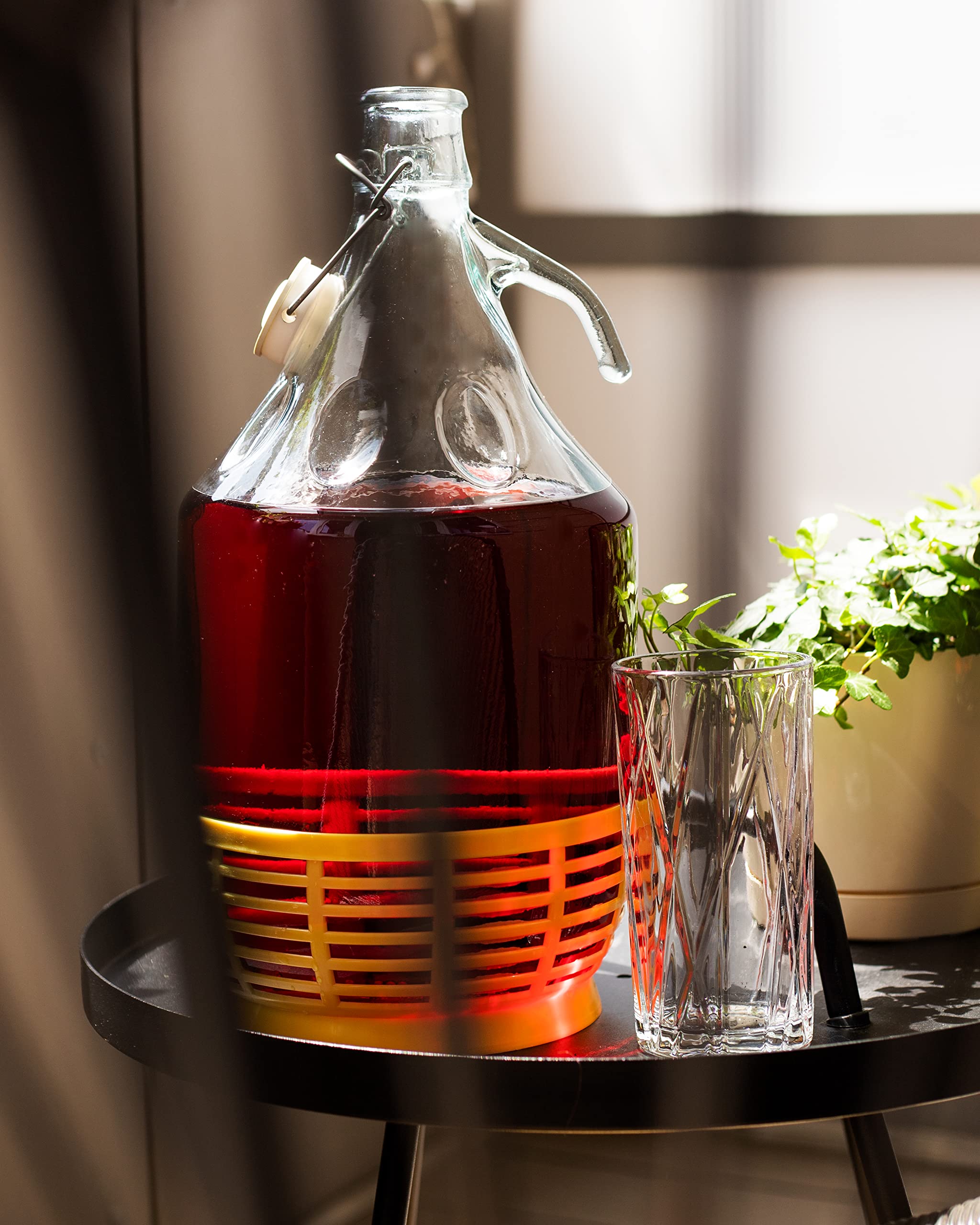 Bouteille bonbonne à col étroit avec couvercle pivotant, panier de protection, sas et bouchon pour la fabrication du vin, la fermentation, le stockage des boissons, verre transparent, 6 x 5 L