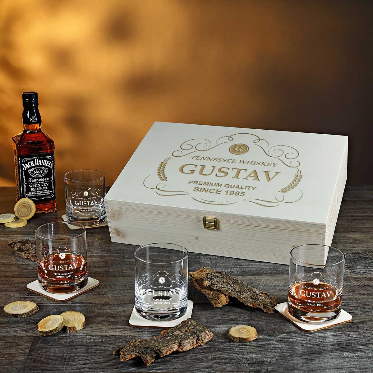 polar-effekt 10-TLG Whisky Geschenk-Set - 4 Gläser, 4 Untersetzer und Whiskey-Karaffe in Geschenkbox Geburtstagsgeschenk für Männer mit Gravur - Motiv Premium Quality
