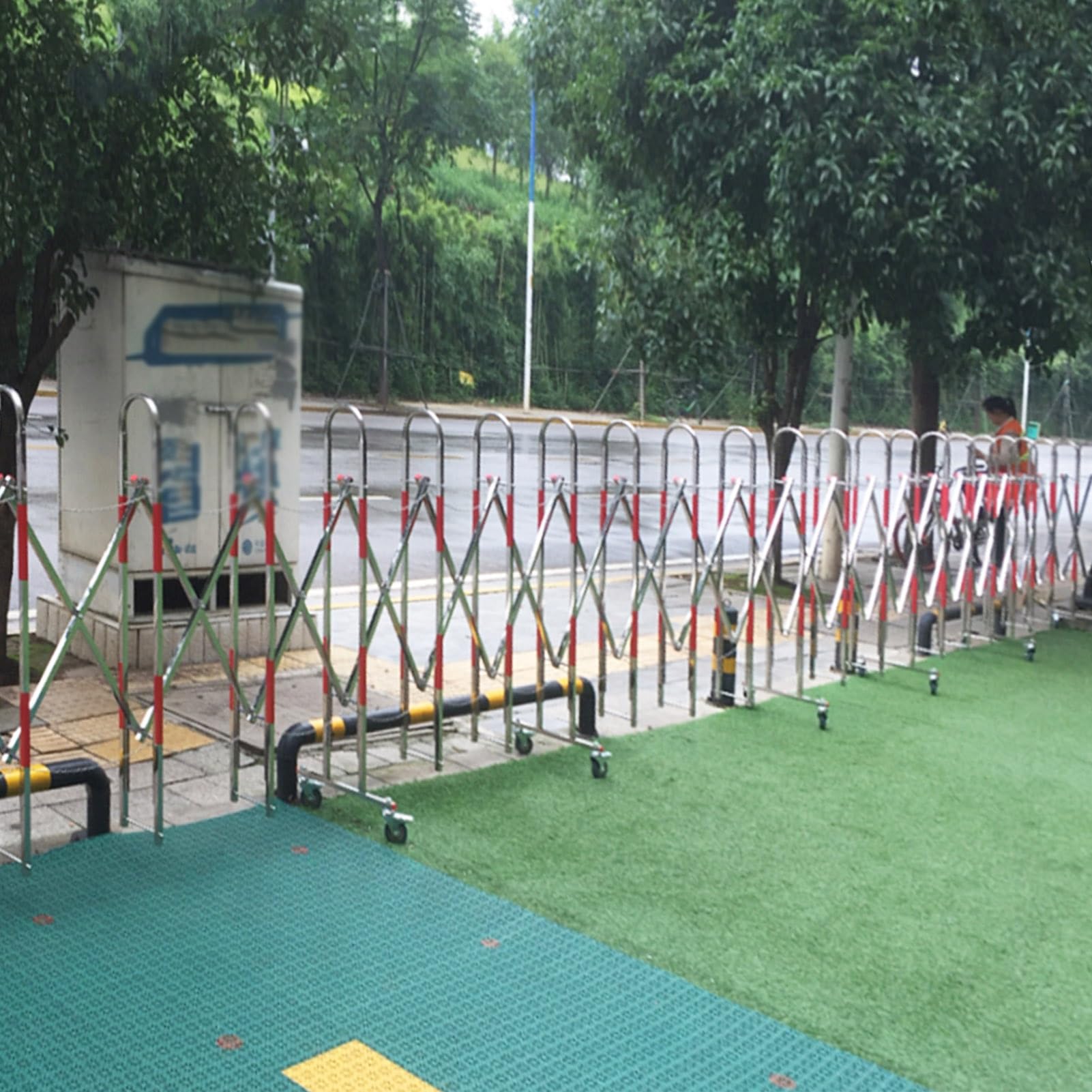 Barriera di Traffico Mobile Retrattile in Acciaio Inox - Cancello di Sicurezza espandibile per parcheggio con Ruote per Garage, scuole, Centri Commerciali, Recinzione di Sicurezza Portatile