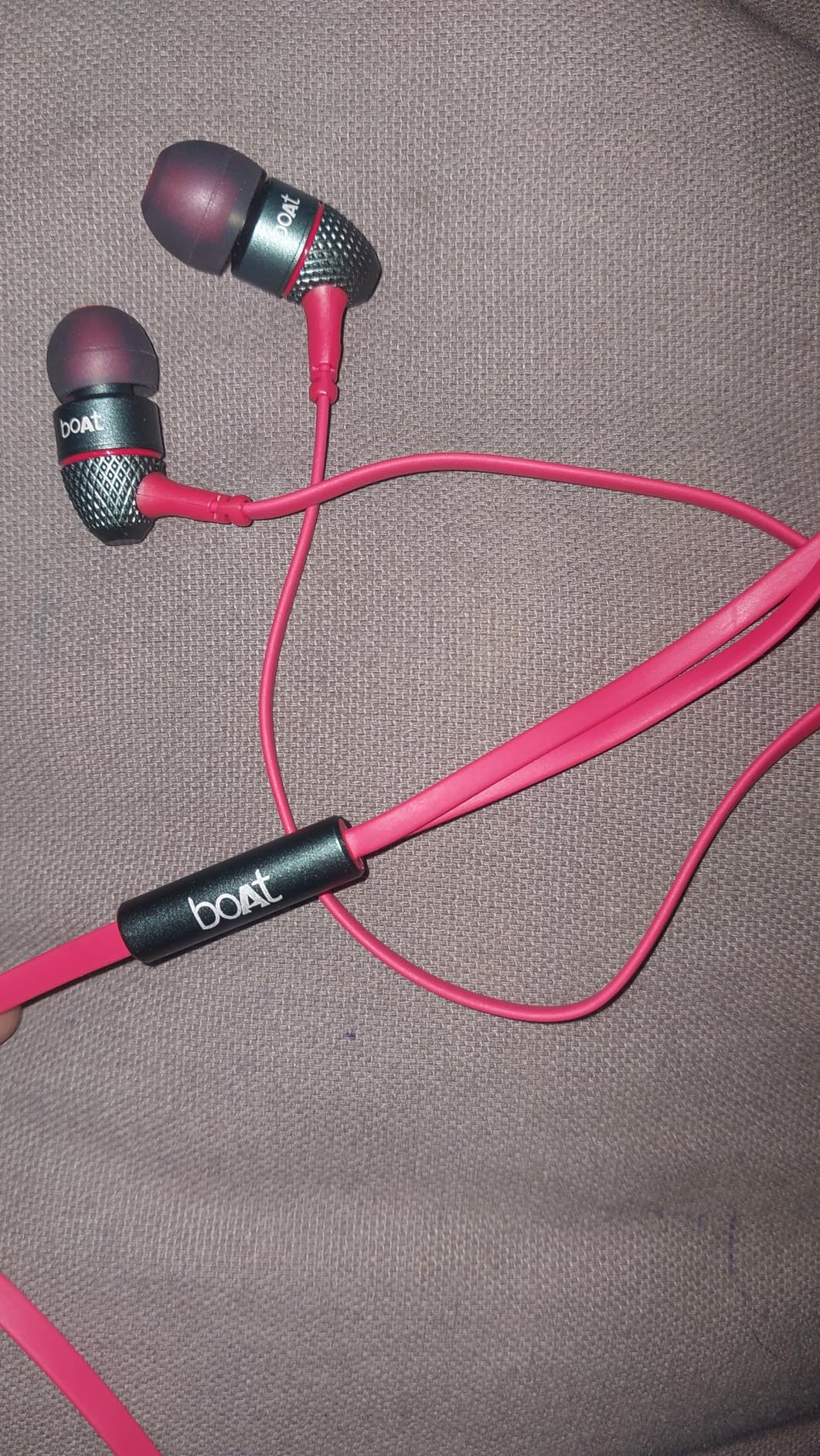 boAt Bassheads 220 Wired in Ear Earphone with Mic(Raging Red) Amazon