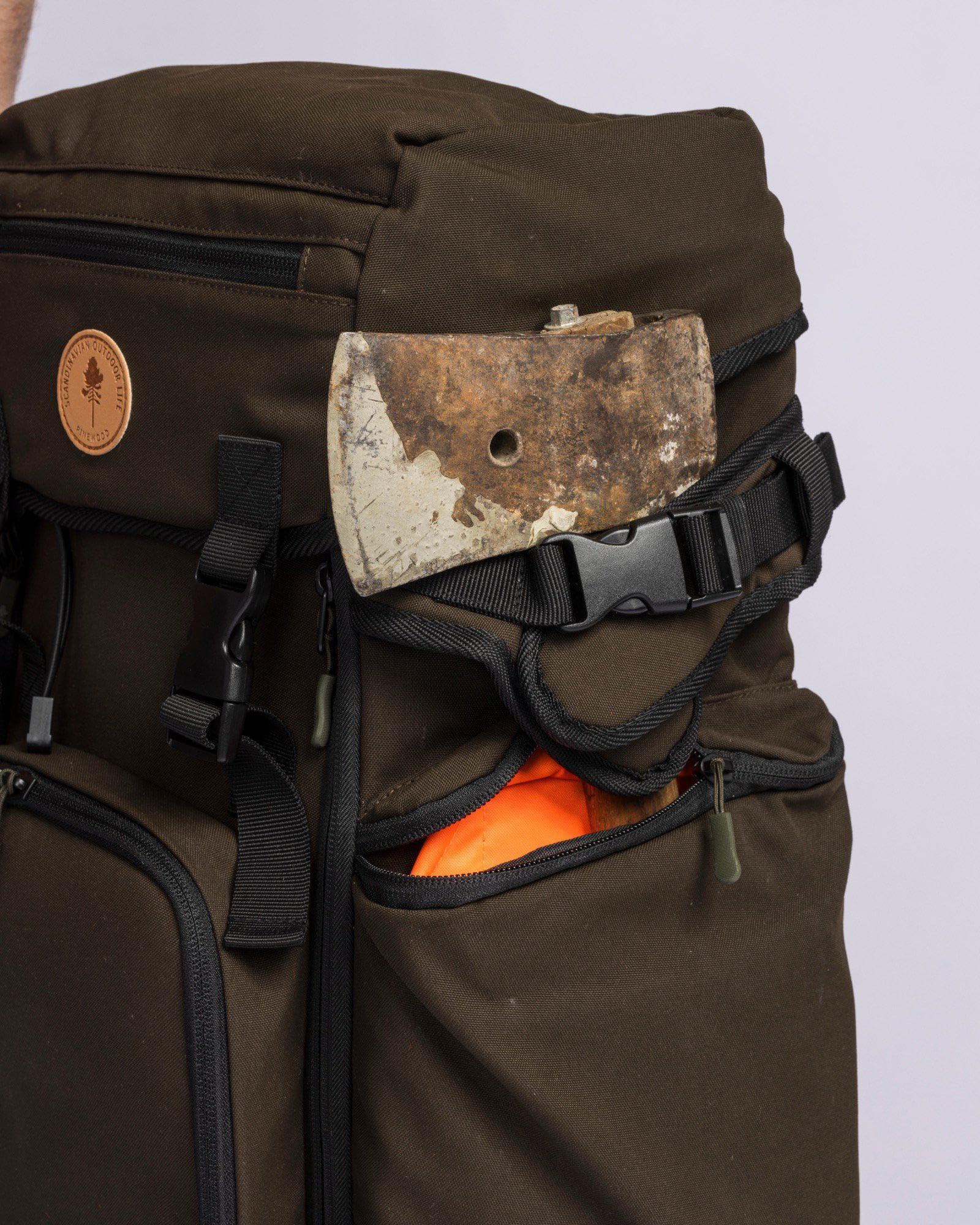 Pinewood unisex Wildmark Rucksack - Jagdrucksack mit praktischen Taschen - kann in einen Stuhl verwandelt werden, ideal für die Jagd, Wandern und Angeln - strapazierfähig