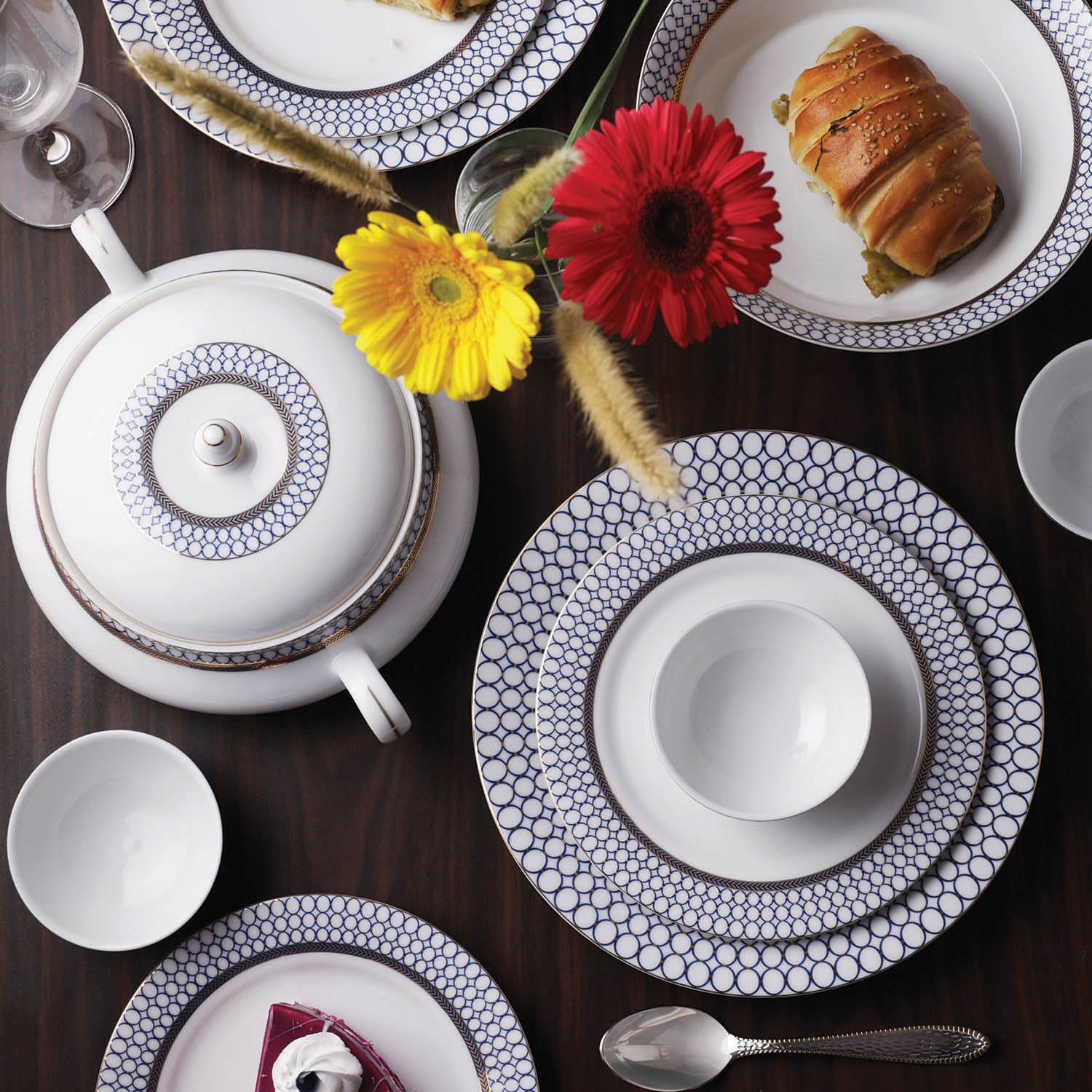 Peggy Oliver Phoenix Collection 21 Pcs Dinner Set with Circular Blue Pattern and Real Gold Plated Design, Dishwasher Safe, Elegant Crockery Set for Dining & Gifting