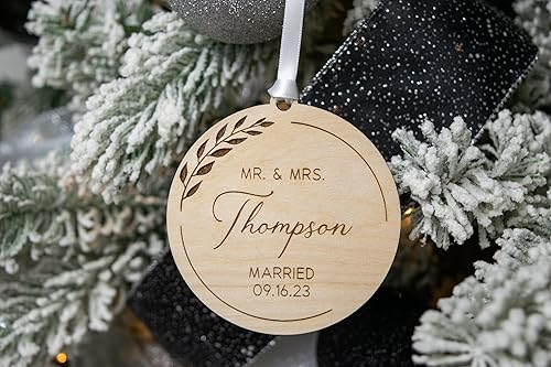 Miniatura 6 de MrandMrsChristmasOrnament, Personalized WeddingOrnaments, PersonalizedWeddingGifts, NewlywedChristmasOrnament, Wedding Ornament,
