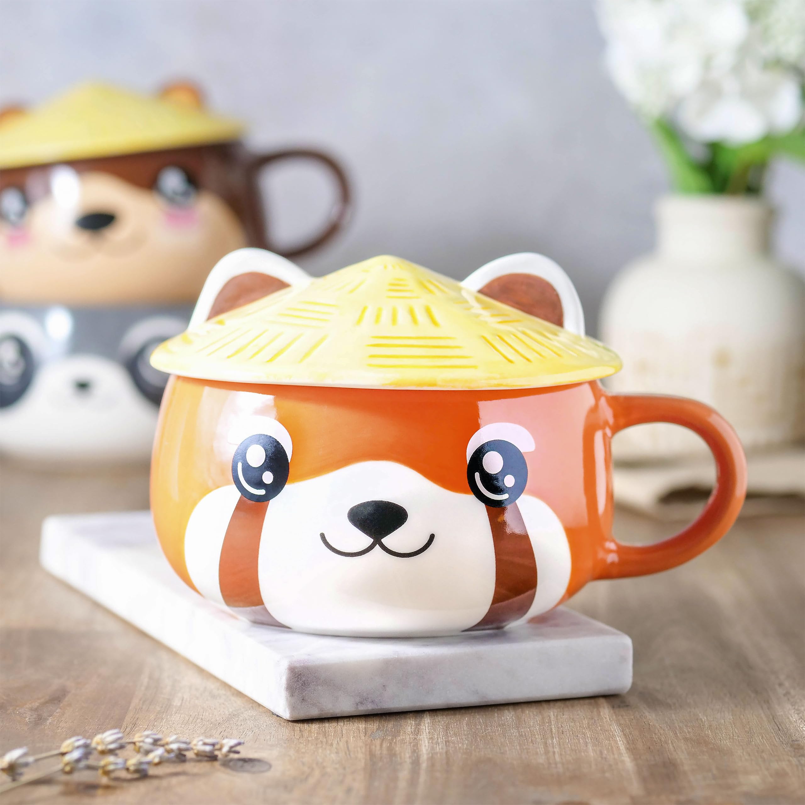 Elbenwald Mug Kawaii Red Panda Design with Lid - Capacity 450 ml, Height 9 cm (with Lid) - in Ceramic Red for Anime Fans - Image 2