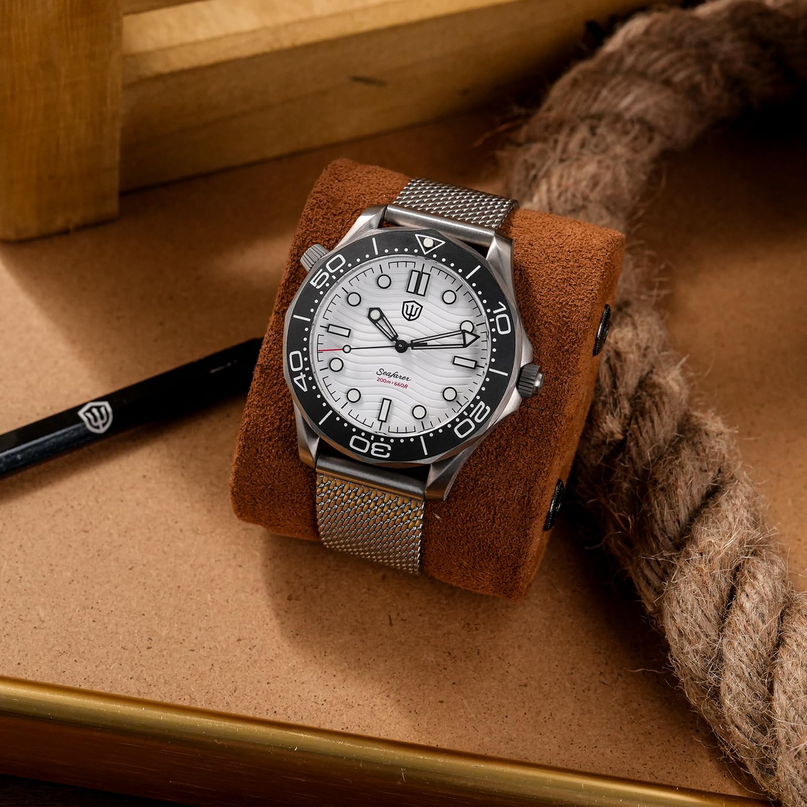 watchdives WD007Q - Orologio subacqueo giapponese VH31 Sweep Second, in titanio da 42 mm, con vetro zaffiro curvo, impermeabile fino a 200 m