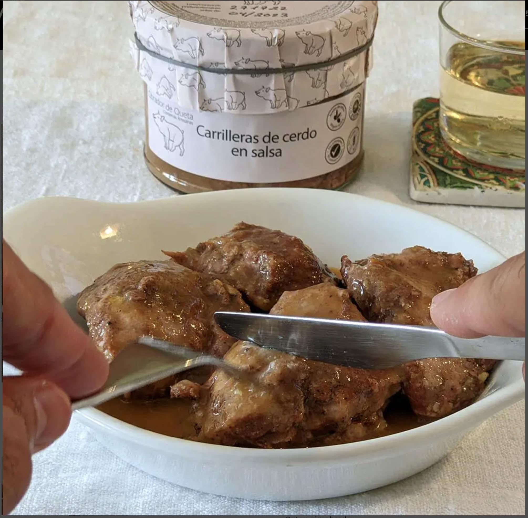 Carrilleras de cerdo al vino blanco. Conservas Gourmet. Carrilleras estofadas 440grs (Pack de 4). Receta familiar, casera y artesana. Regalo original para todos. Producto 100% elaborado en España.