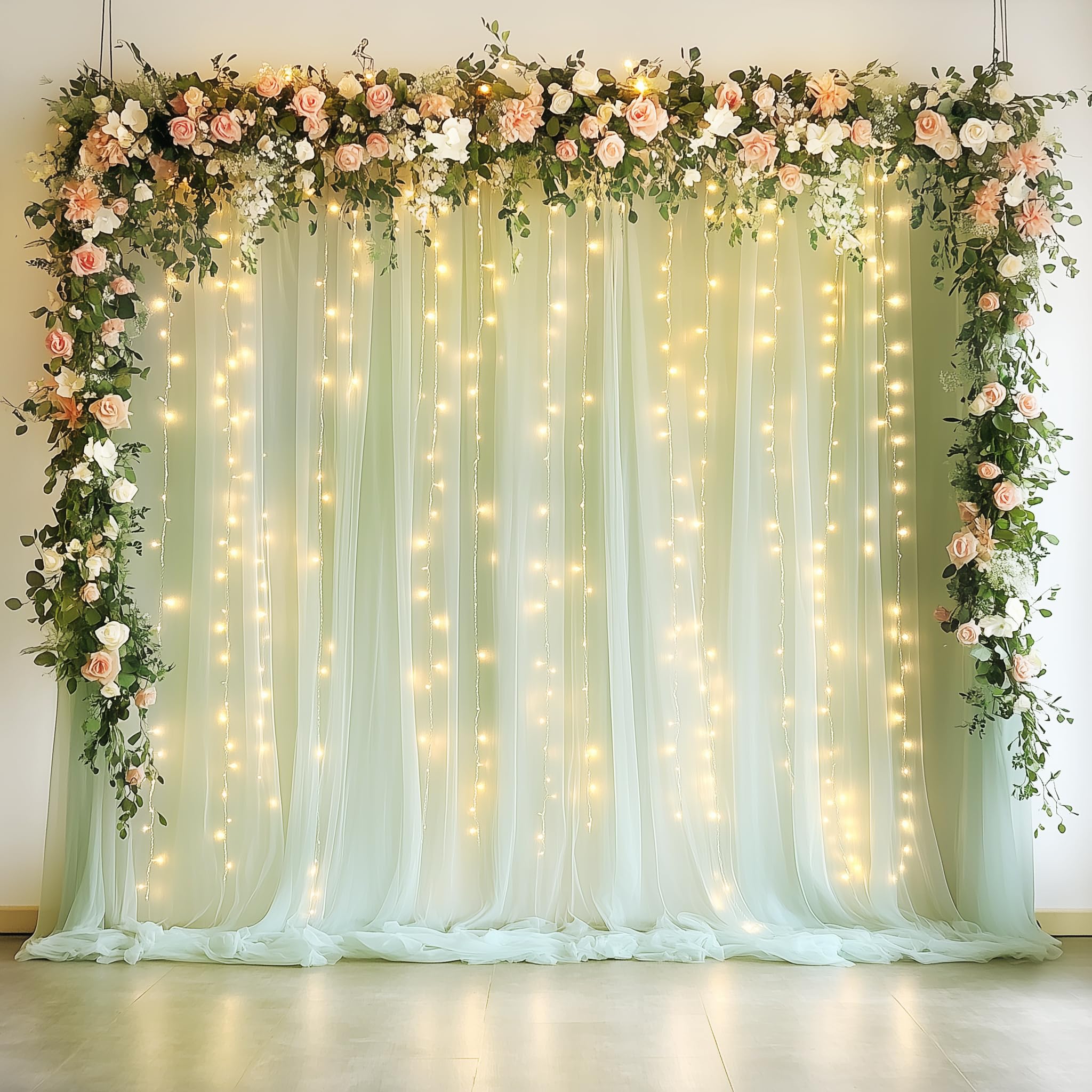 Rideaux en tulle sauge et LED pour décorer un photobooth d'anniversaire
