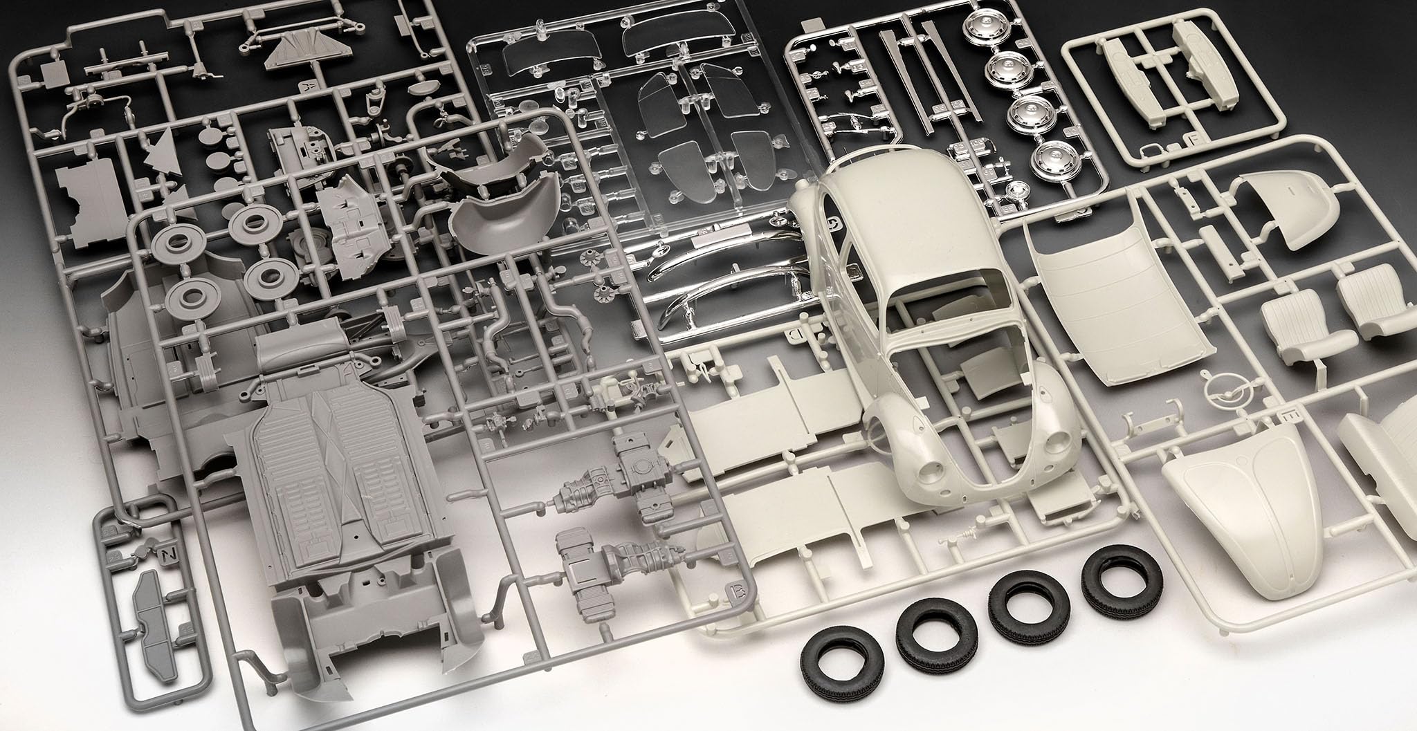 Revell Zestaw modeli 67083 VW Beetle Limousine 68 w skali 1:24, niezabudowany/niepomalowany plastikowy model z profesjonalnym klejem, pędzlem i wybranymi farbami w kolorze Aqua