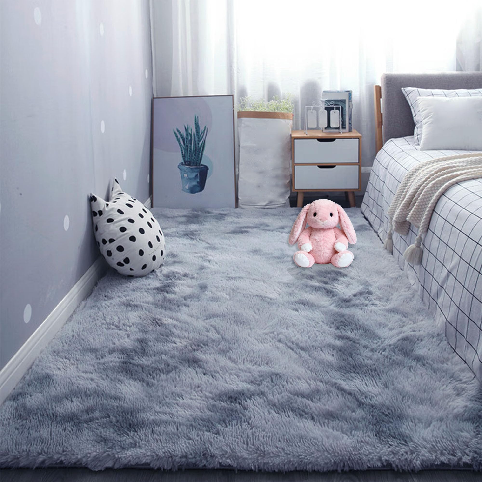 Tapis pelucheux salon gris clair pour réchauffer l'ambiance de votre chambre à coucher