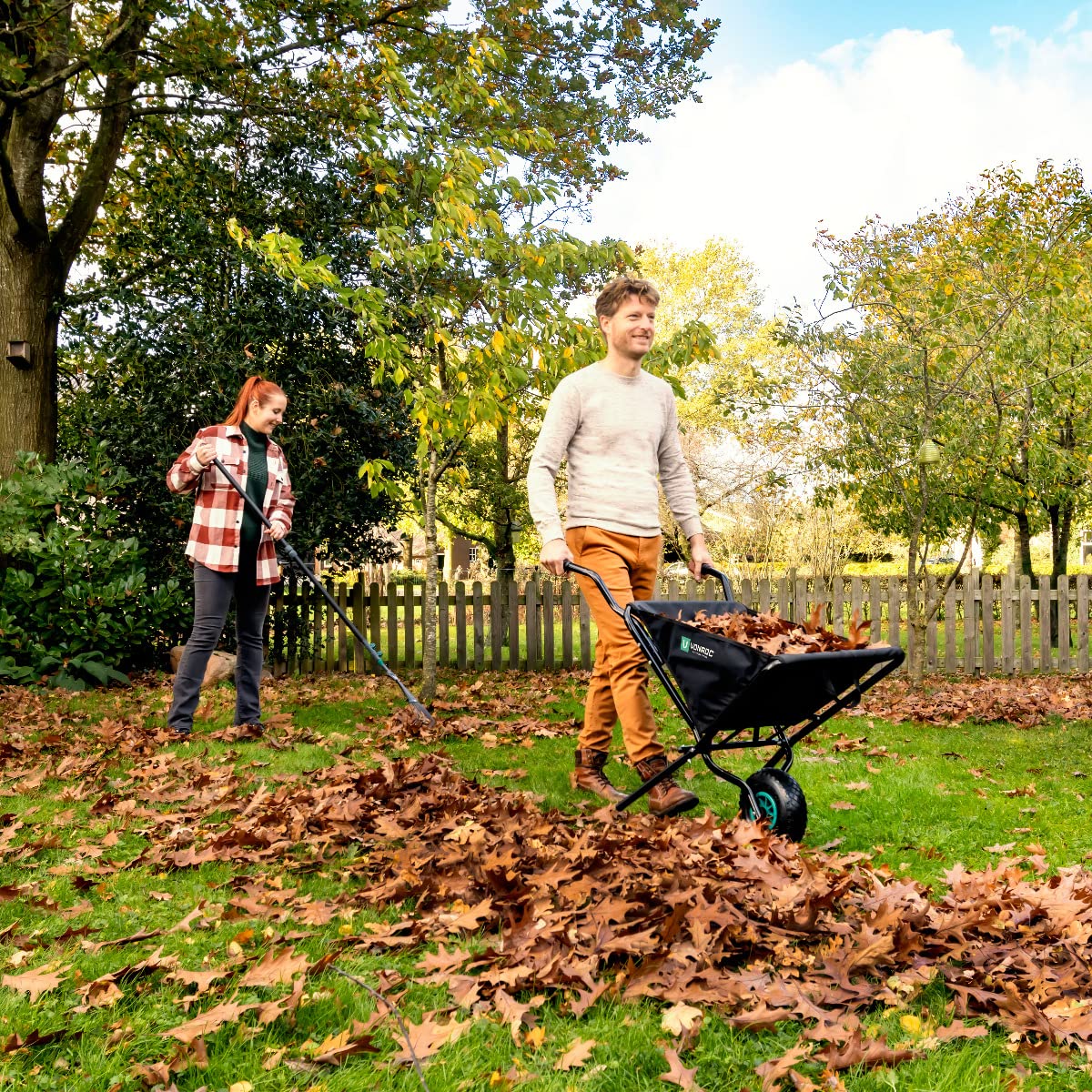 VONROC Juego de herramientas de jardinería 4 en 1, sistema V-Fix con rastrillo de hojas, escoba, azada y cultivador