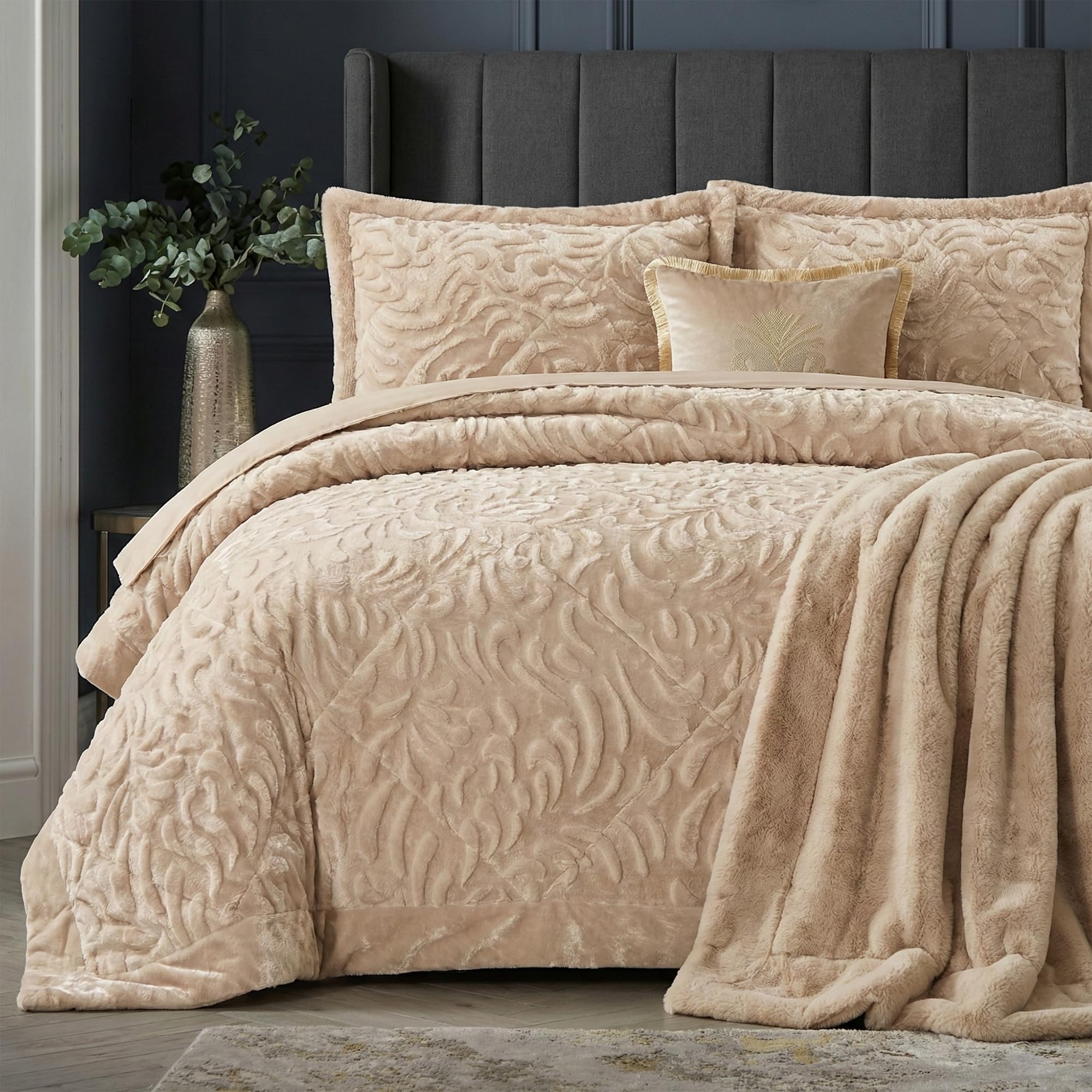 Rugs Inn Heavy Super Soft Fleece Quilted Bedspread 3pcs Large Bed Throw with Hypoallergenic Pillow Set - Large Super King Size Bed Throws and Bedspreads - Beige