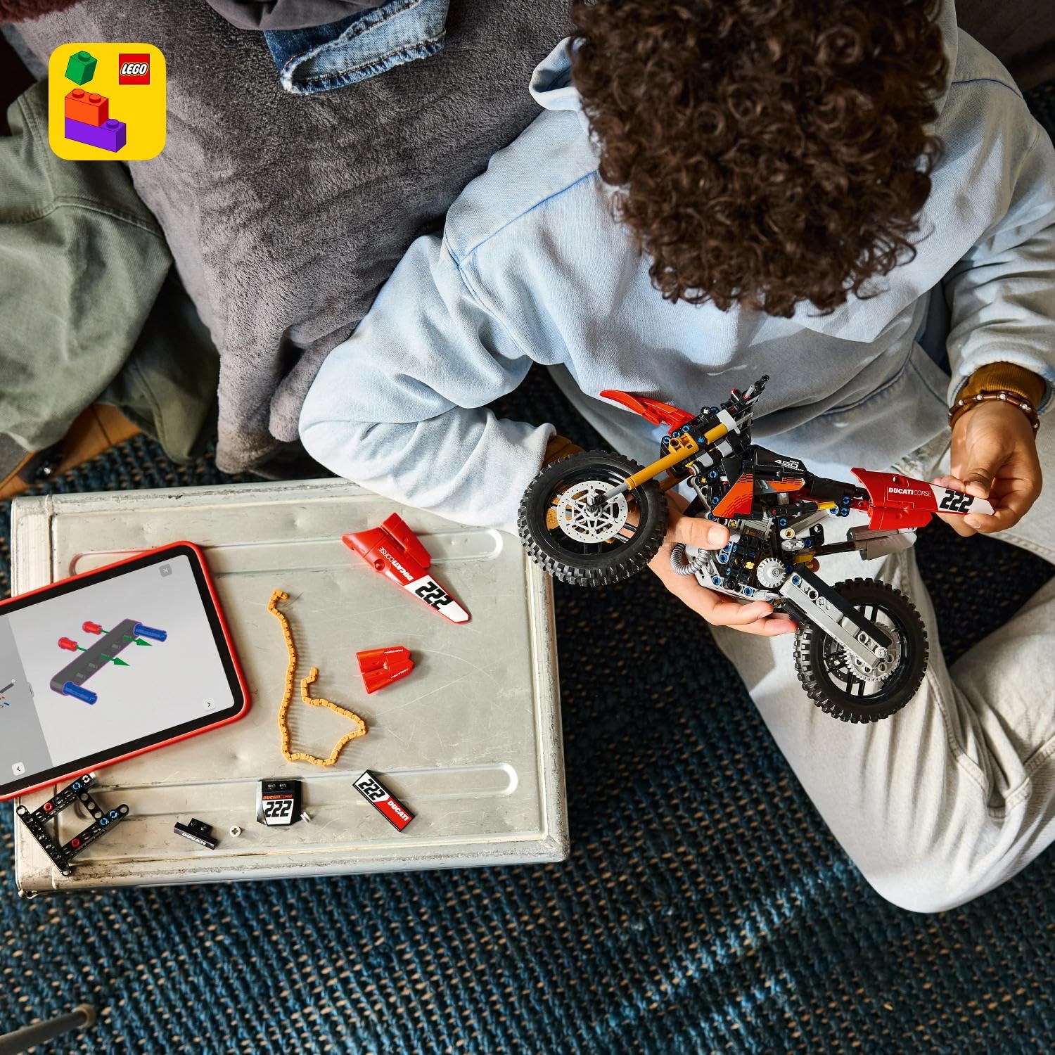 LEGO Technic Moto Ducati Desmo450 MX Factory - Kit di Modellismo - Moto Giocattolo con Motore a Cilindri e Sospensioni - Decorazione Cameretta - Regalo per Bambini da 10 Anni in su da Collezione 42238