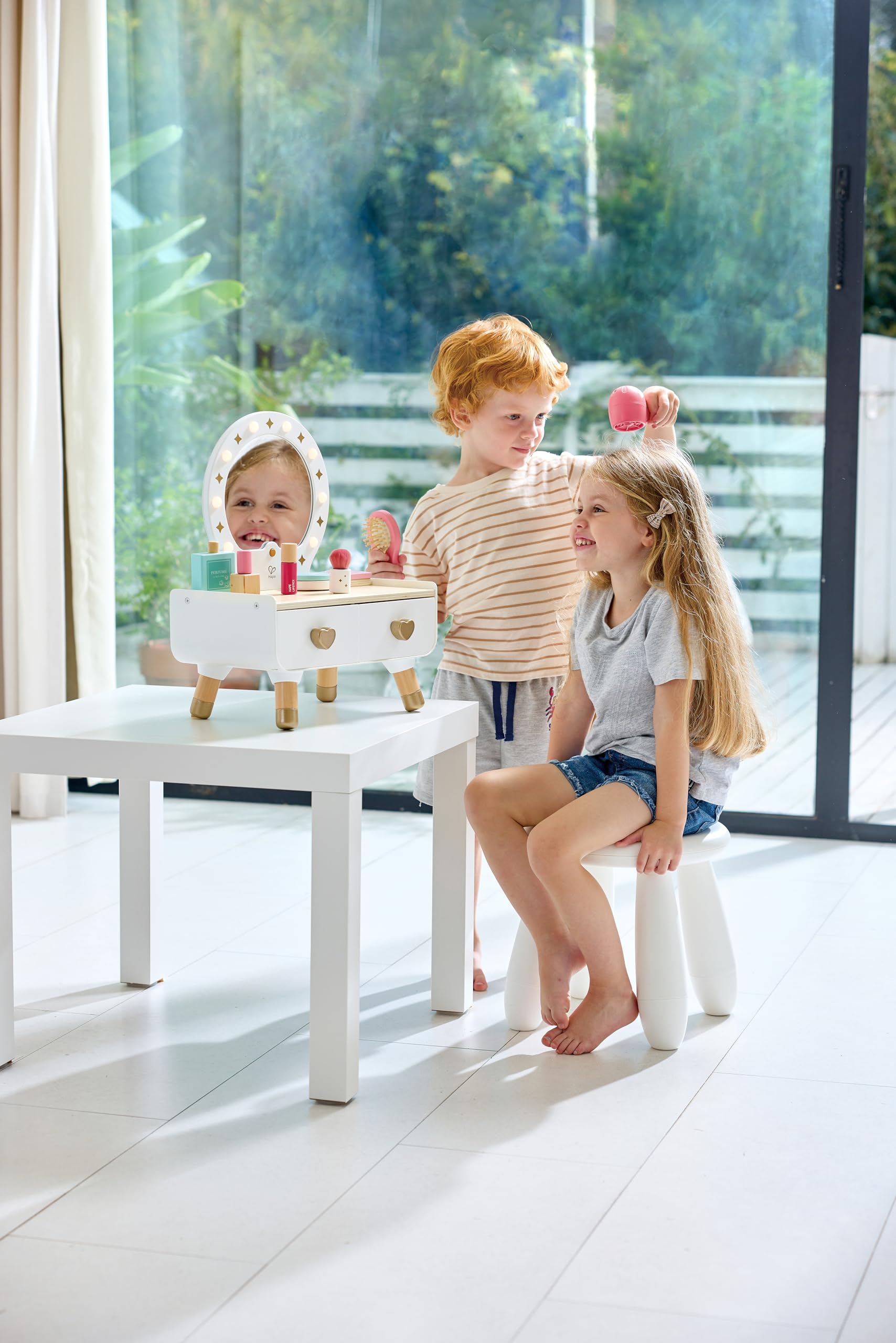 Amazon.co.jp: Hape(ハペ) おままごとコスメ＆ドレッサー E3219 : おもちゃ