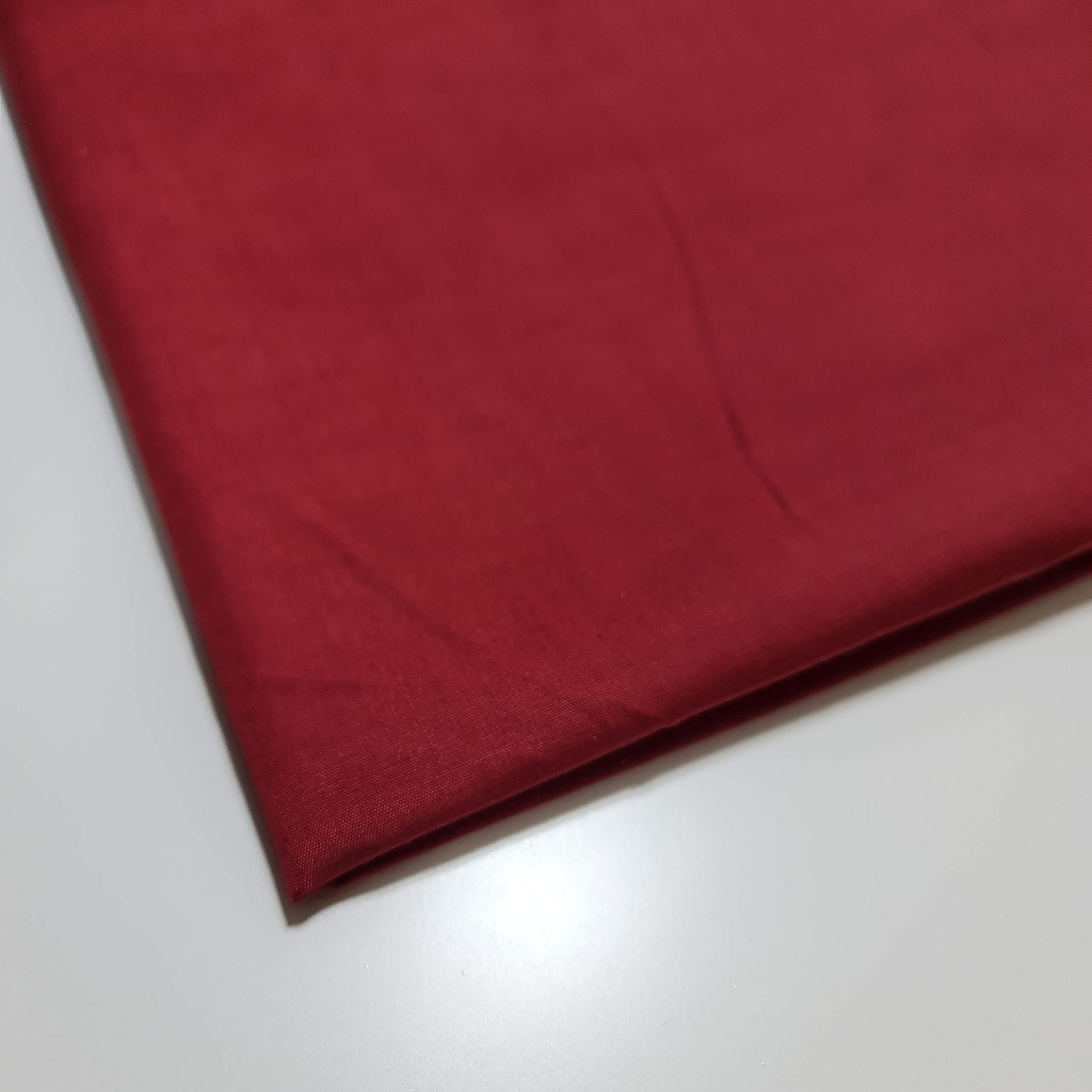 Stazione tessile Plain Poly Cotone Tessuto Rivestimento Rivestimento Abito Artigianato Materiale 111,8 cm (10 metri - Vino)