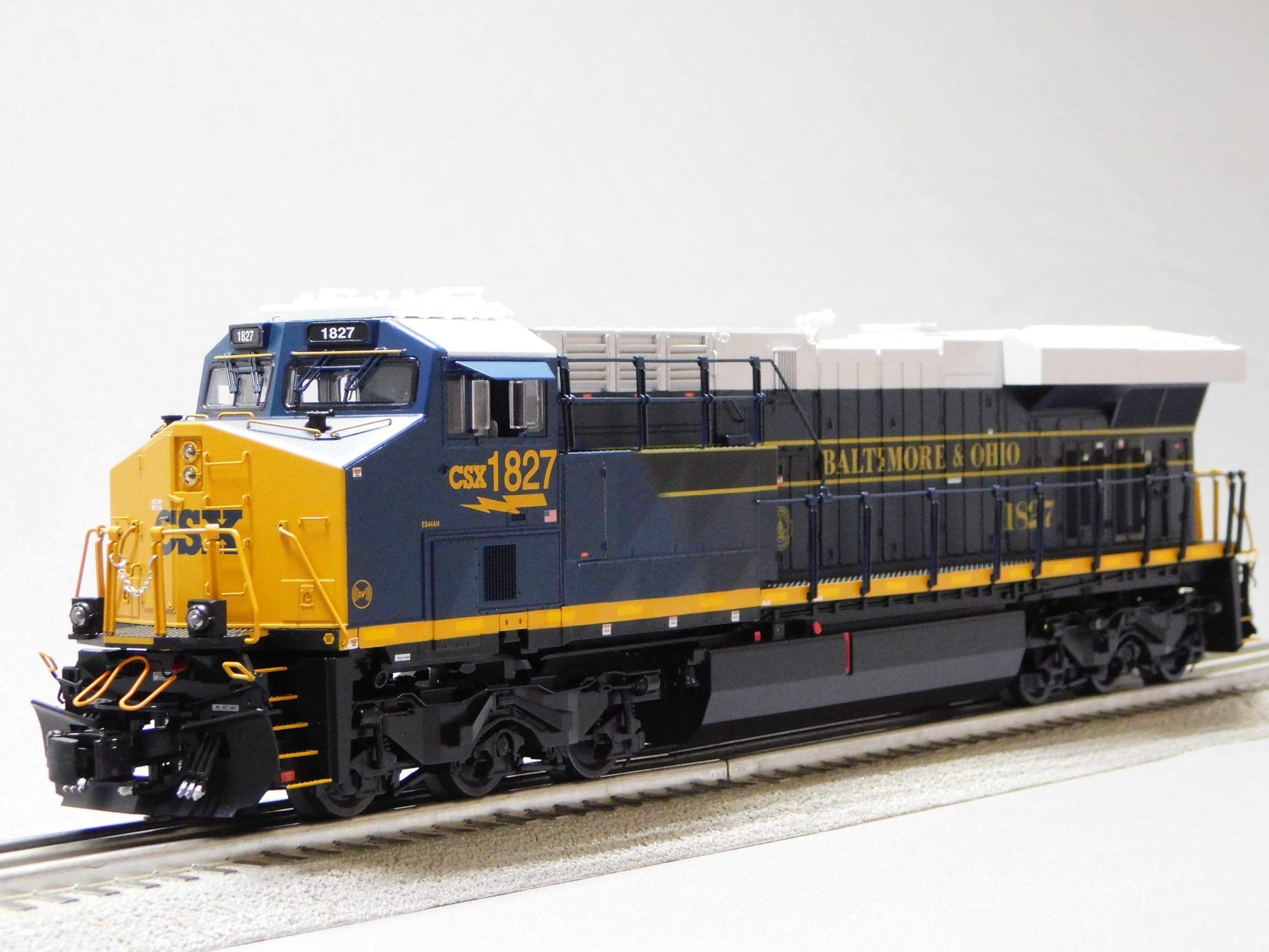 Lionel BTO CSX B&O ES44AC Non-Powered 1827 Diesel Engine O Gauge 2433589