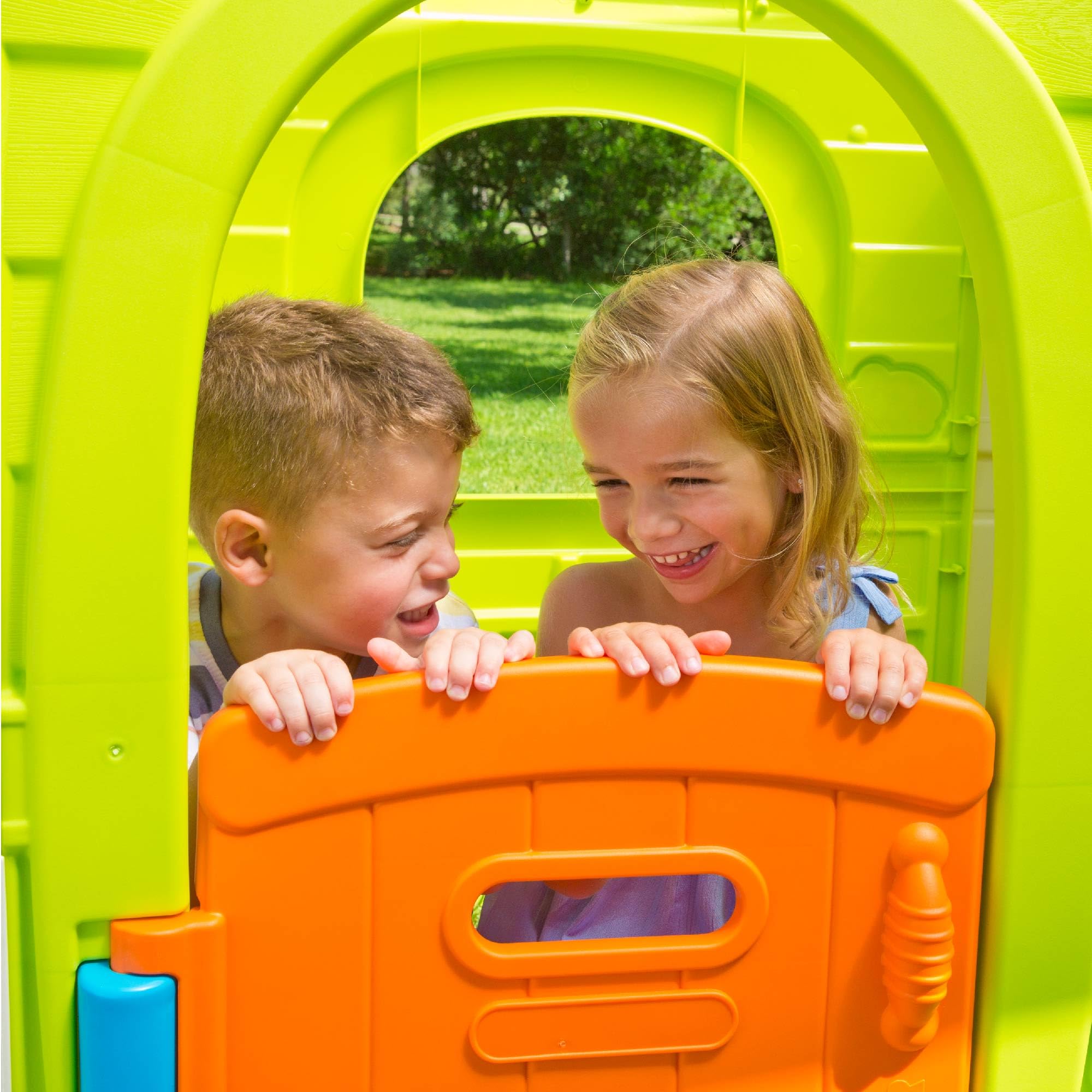 FEBER Fantasy House, Casetta Per Bambini con Porta Apribile, per Giocare in Casa o all'Aperto, Multicolore, Resistente e Facile da Montare, per Bambini e da 2 a 6 Anni, FEH17000