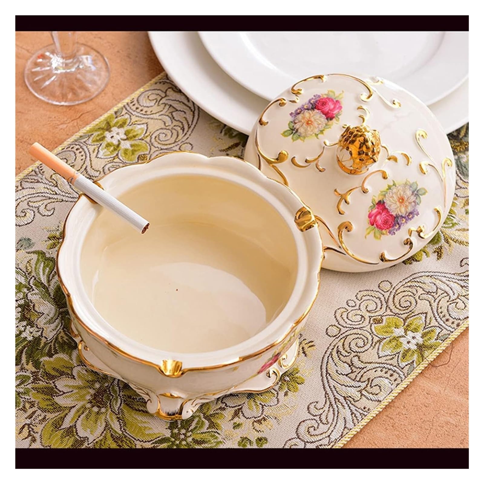 Ceramiczna popielniczka, Wysokiej klasy popielniczka z pokrywką, zabytkowa ceramiczna(A)