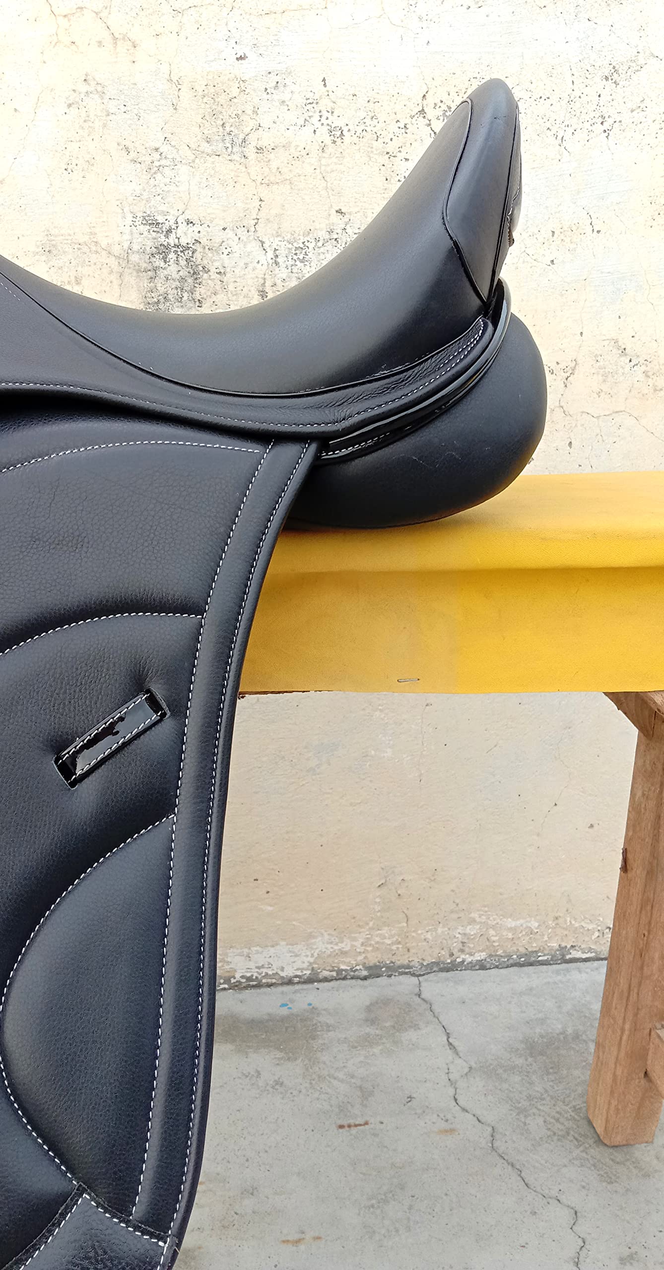 Leather Dressage Monoflap Changeable Gullets Medium Saddle (17")