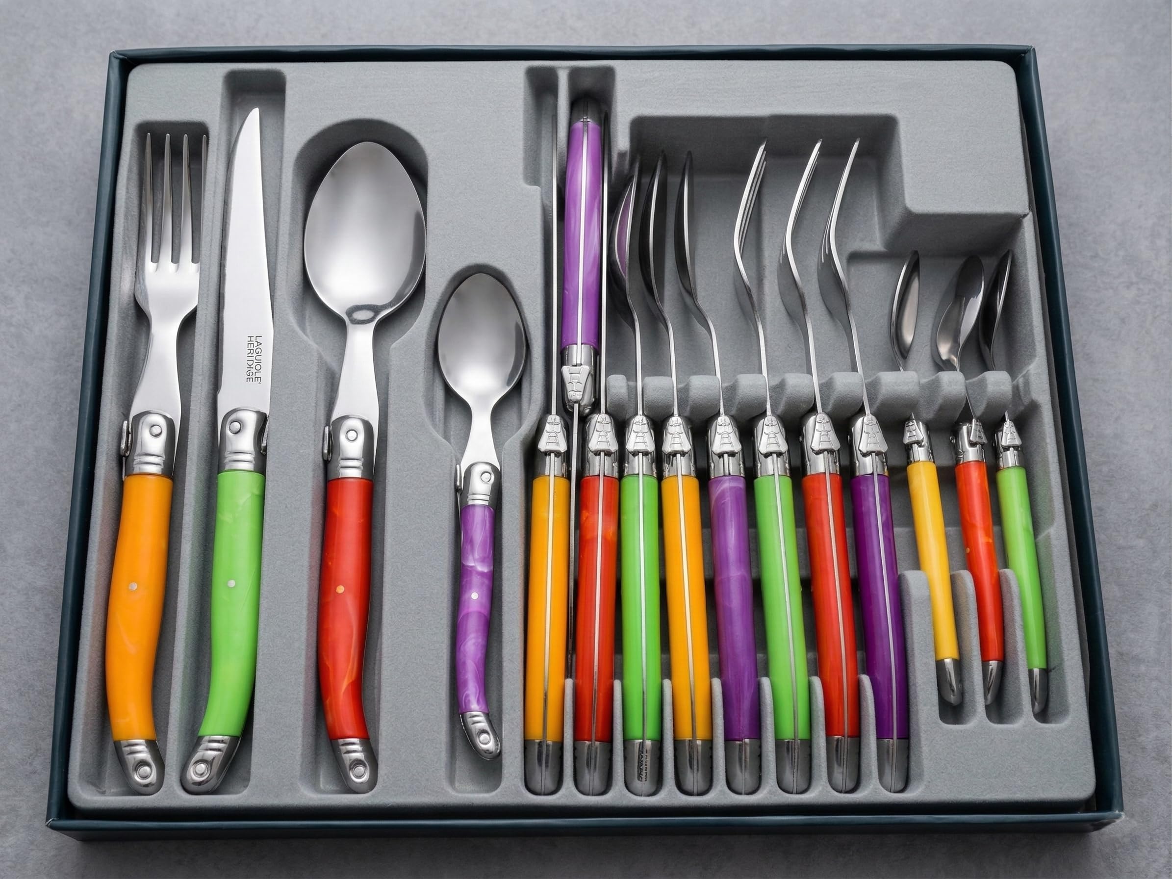 Ménagère 16 pièces Laguiole Héritage aux finitions soignées multicolores