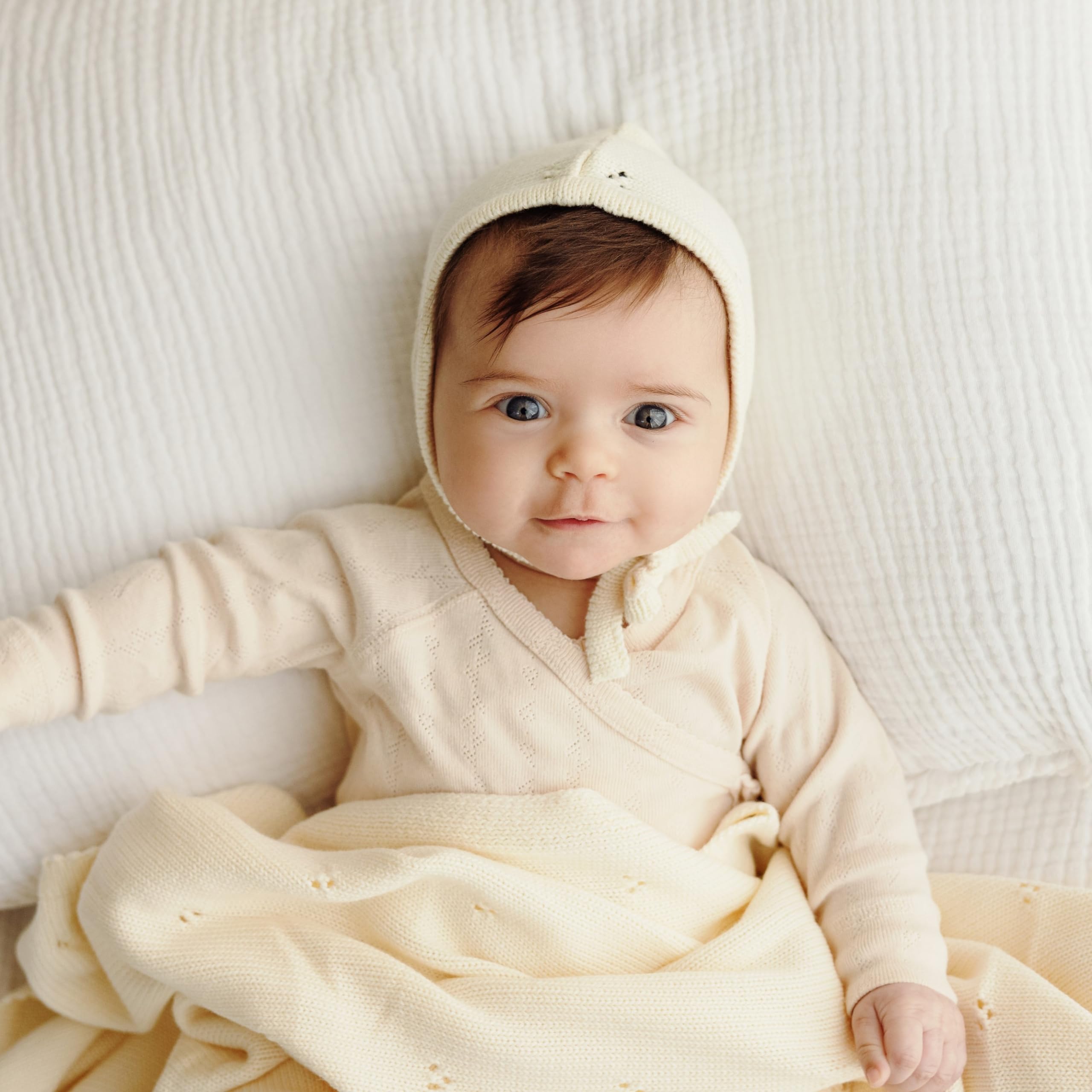 Couverture de Luxe pour Bébé en Pointelle 100% Coton Biologique – D'emmaillotage pour Filles et Garçons – Berceau pour Nouveau-Nés et Nourrissons (Crème de Beurre)