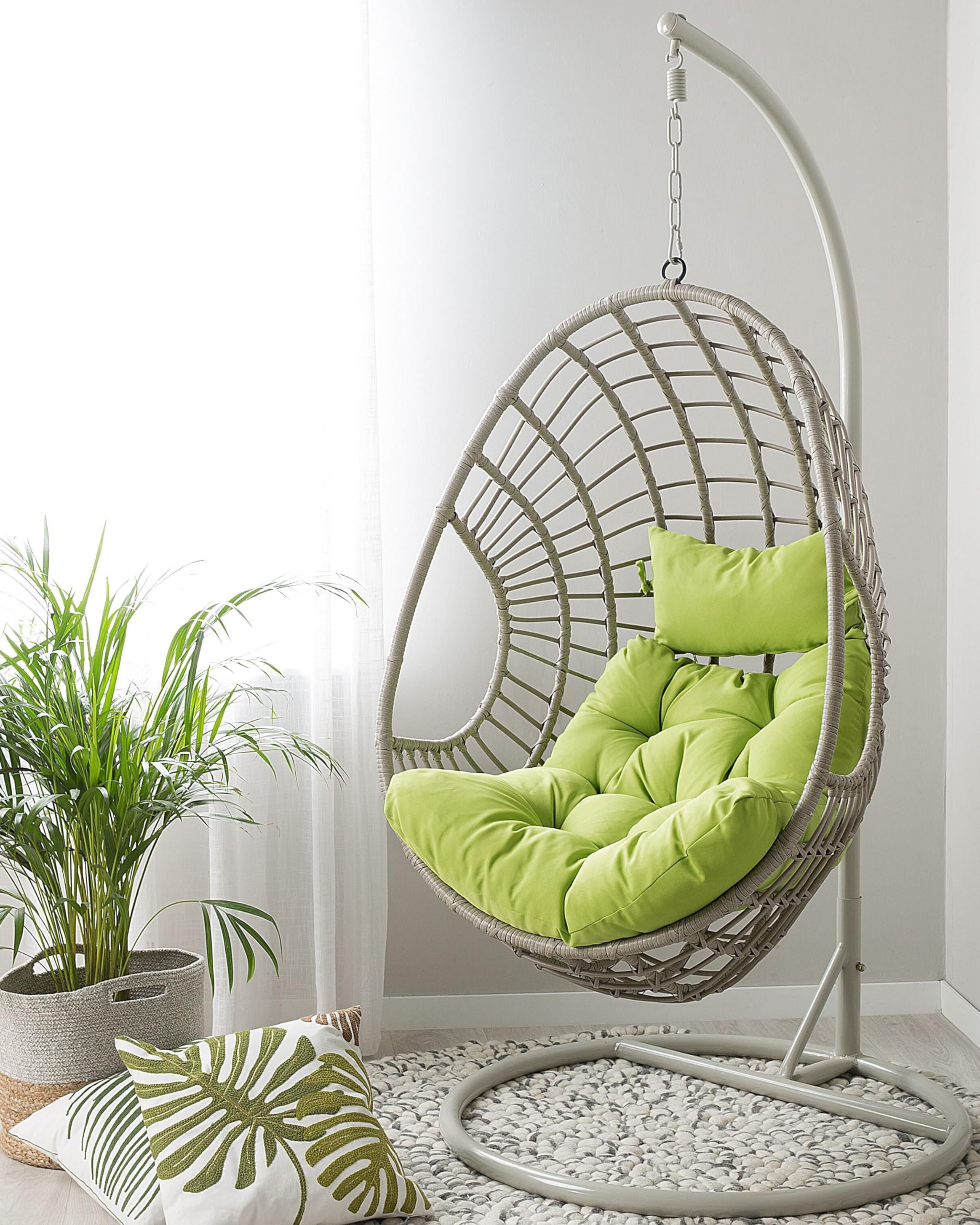 Polyrattan Hängesessel mit Gestell Stahl beige Eiform Kissen grün Boho Arpino
