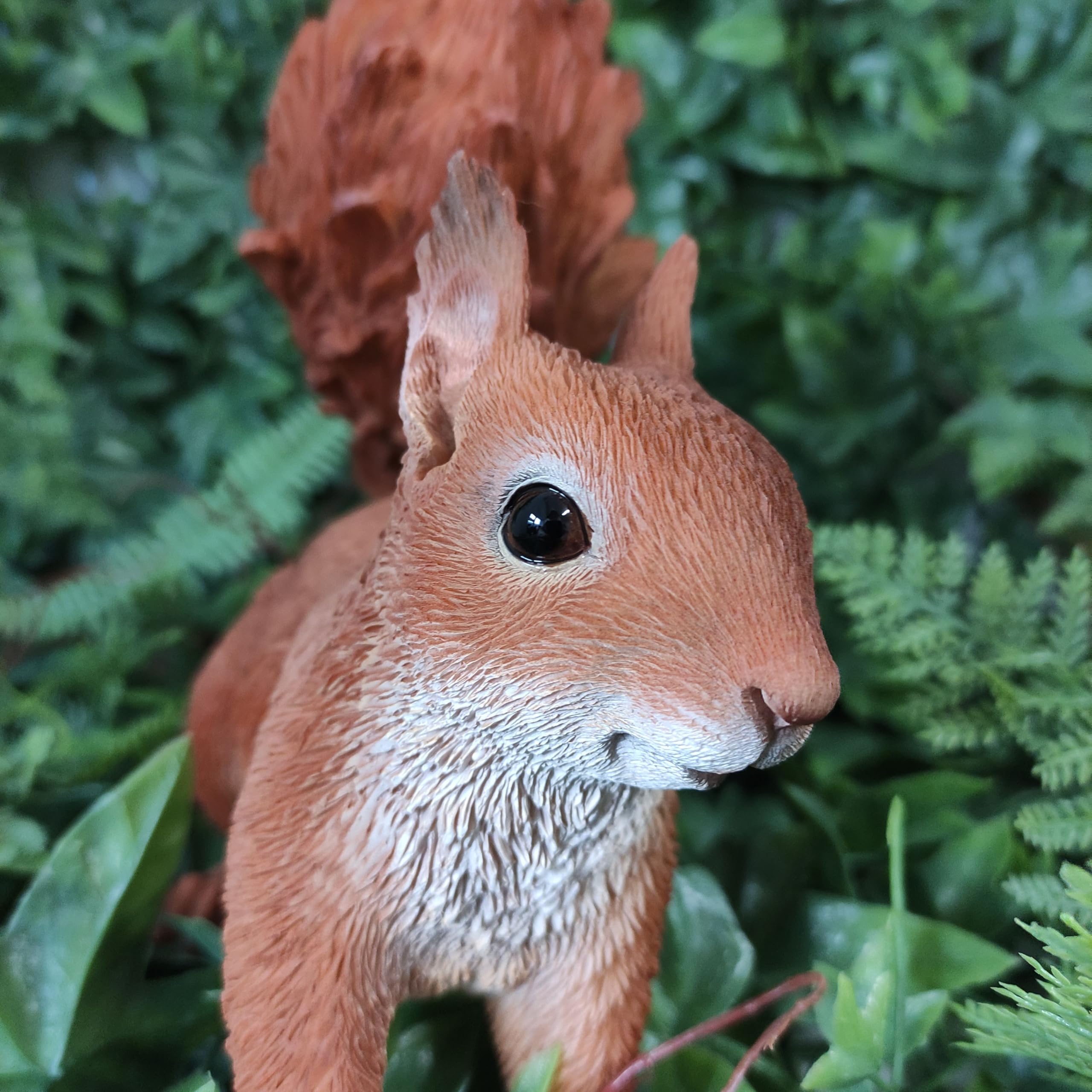 Real Life Laufendes rotes Eichhörnchen | Harzdekoration für Haus oder Garten | XRL-RS10-D
