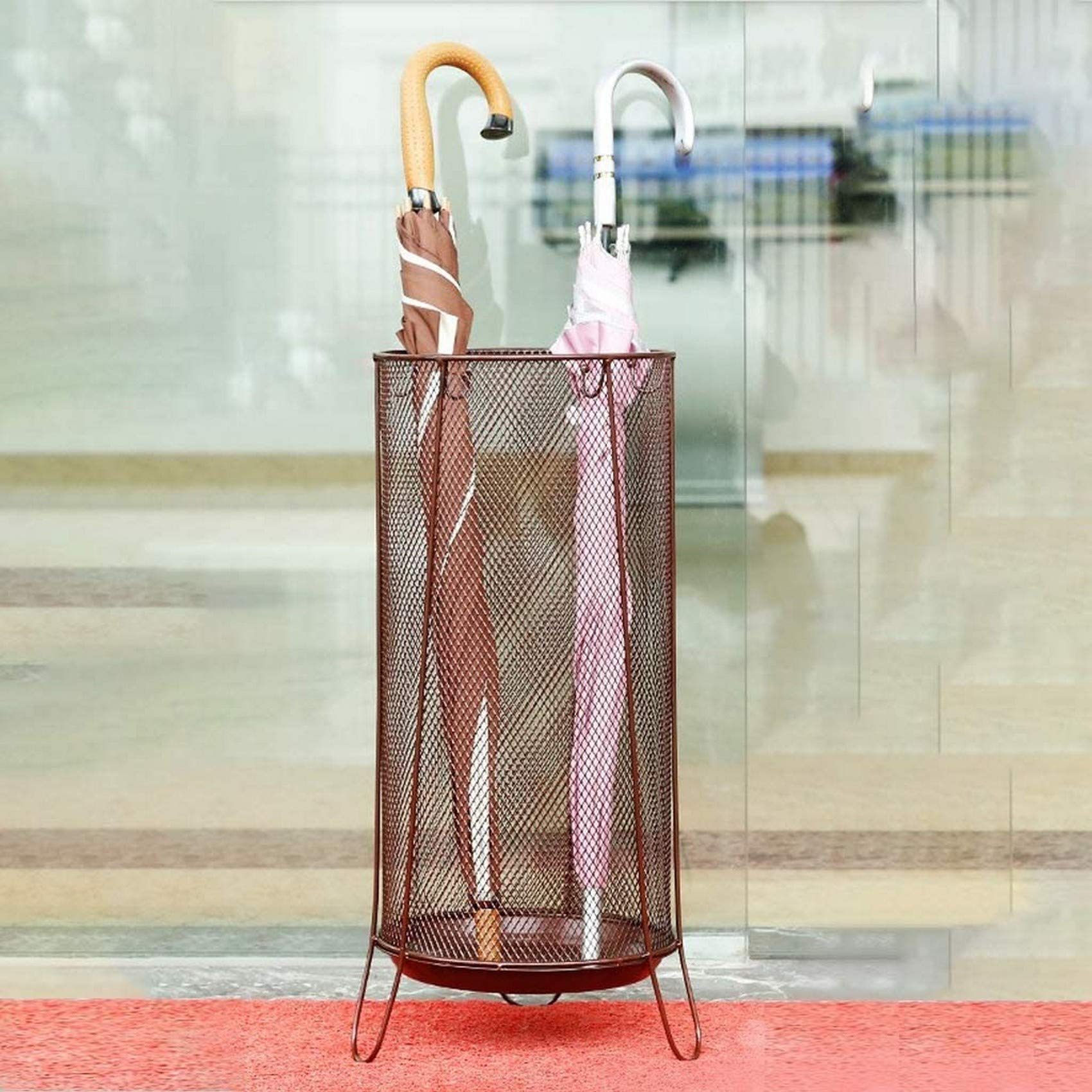 Porte-parapluie rond en métal marron pour une entrée ou un couloir moderne