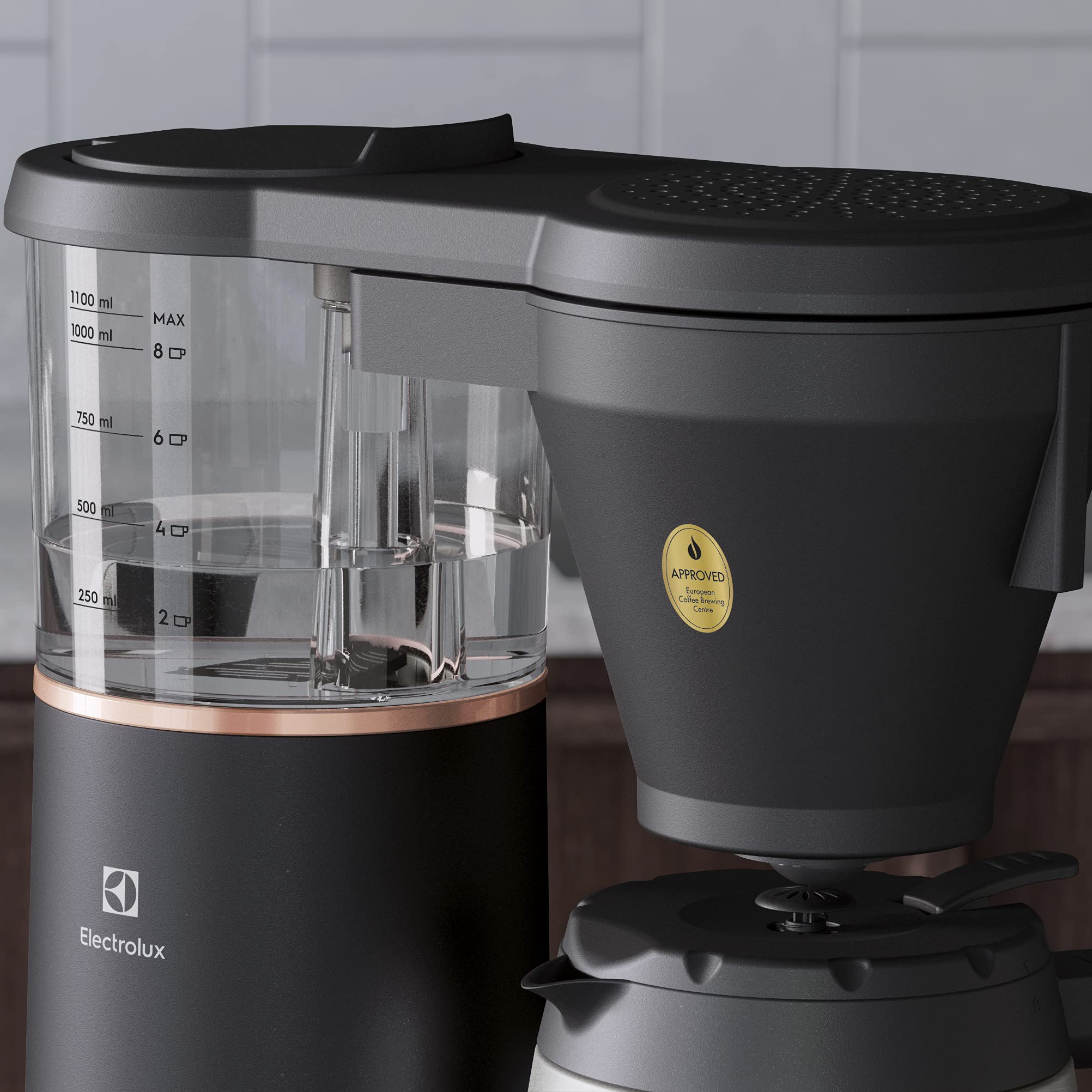 Electrolux Macchina da caffè Explore 7 E7CM1-2GB, sperimenta il gusto del caffè davvero buono, tecnologia di versamento automatico, caffettiera per 1.1 litri, colore Granite Black