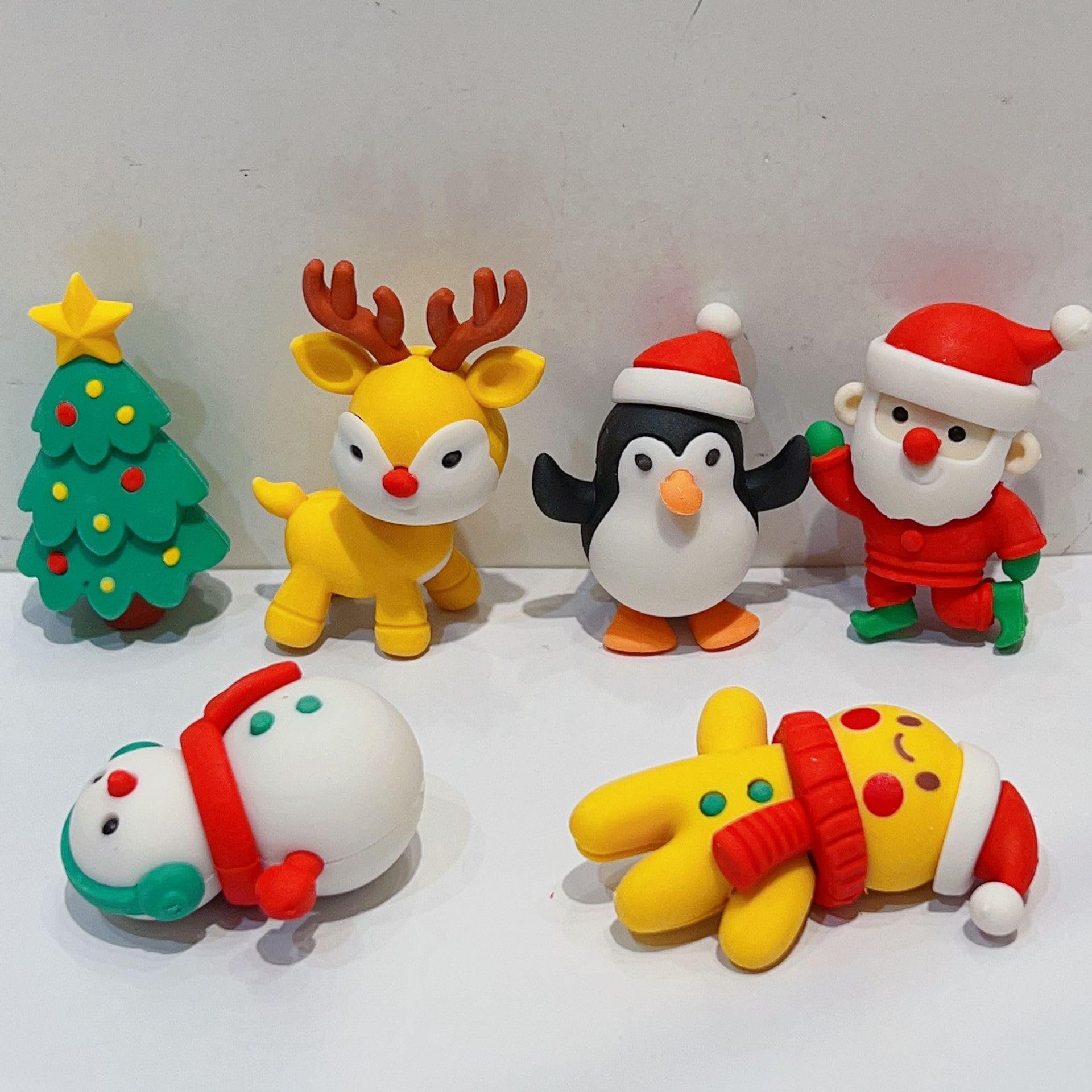 Gukasxi Lot de 6 gommes de Noël fantaisie en forme de dessin animé, ensemble de gommes en caoutchouc mignonnes en forme de puzzle
