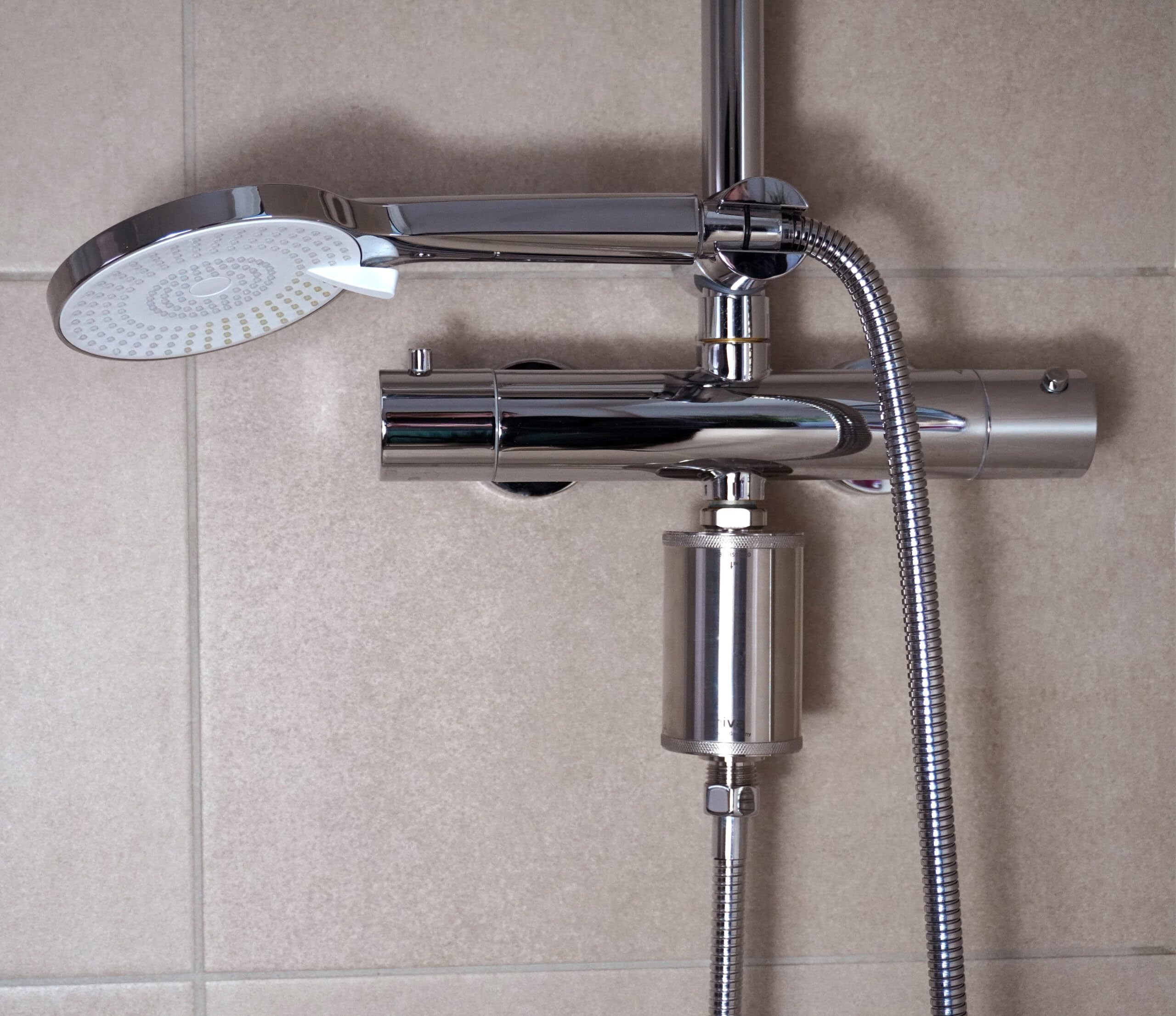rivaALVA Skin & Hair EM SLIM Edelstahl Duschfilter - Wasserfilter mit Blockaktivkohle und EM-Keramik - Filterung von Schwermetallen, Chlor