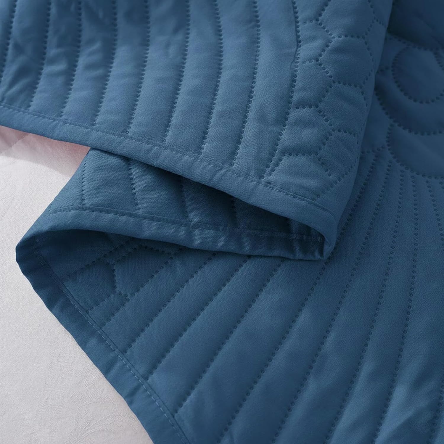 Lightweight Quilt Set Blue Queen 3 Piece Cute Flowers Pattern Bedspread Coverlet 2 Pillow Shams Ultrasonic Pressed, Soft Brushed Microfiber Polyester, Easy Care Durable All Season
