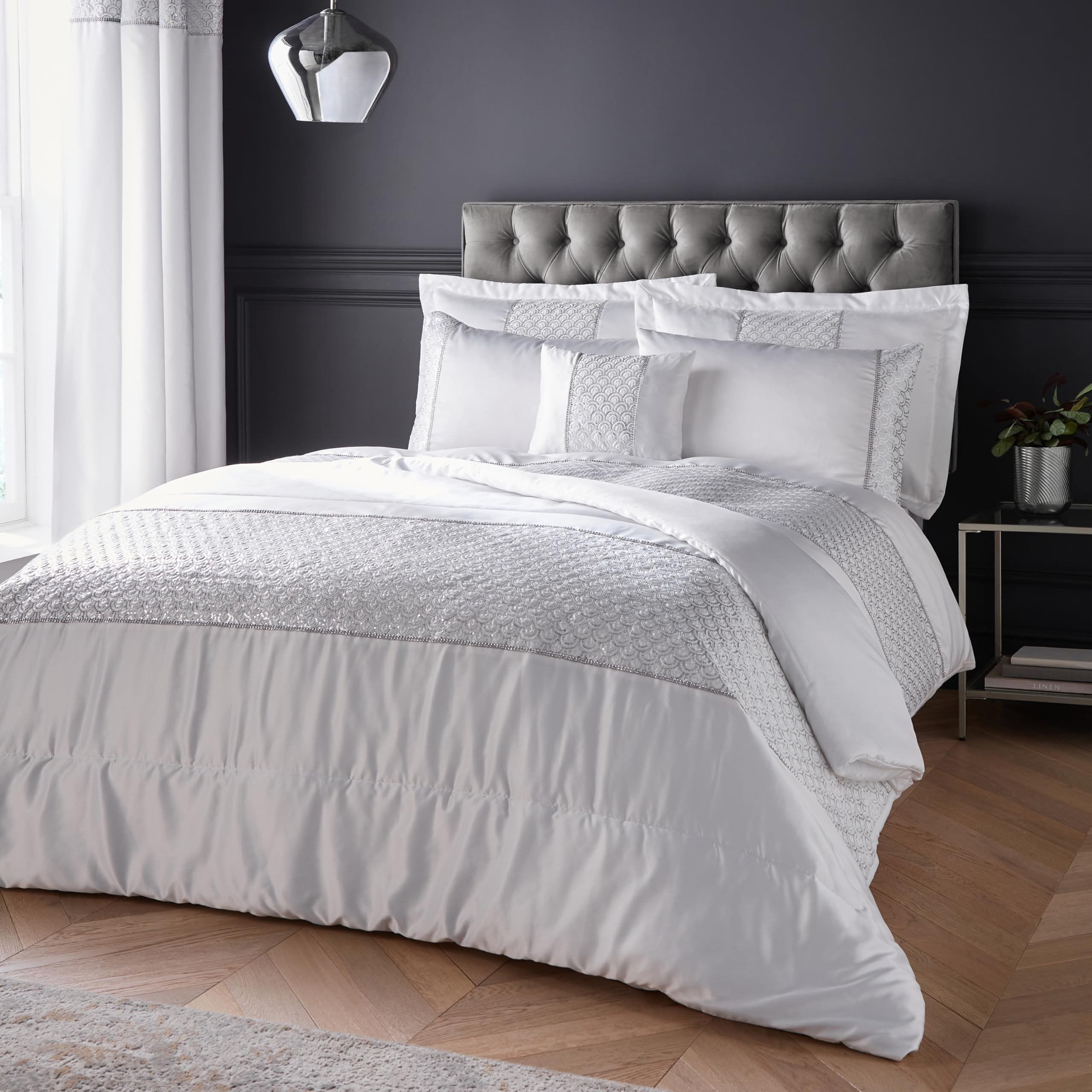 Catherine Lansfield White Deco Sequin Quilted 240X260 Cm Bedspread