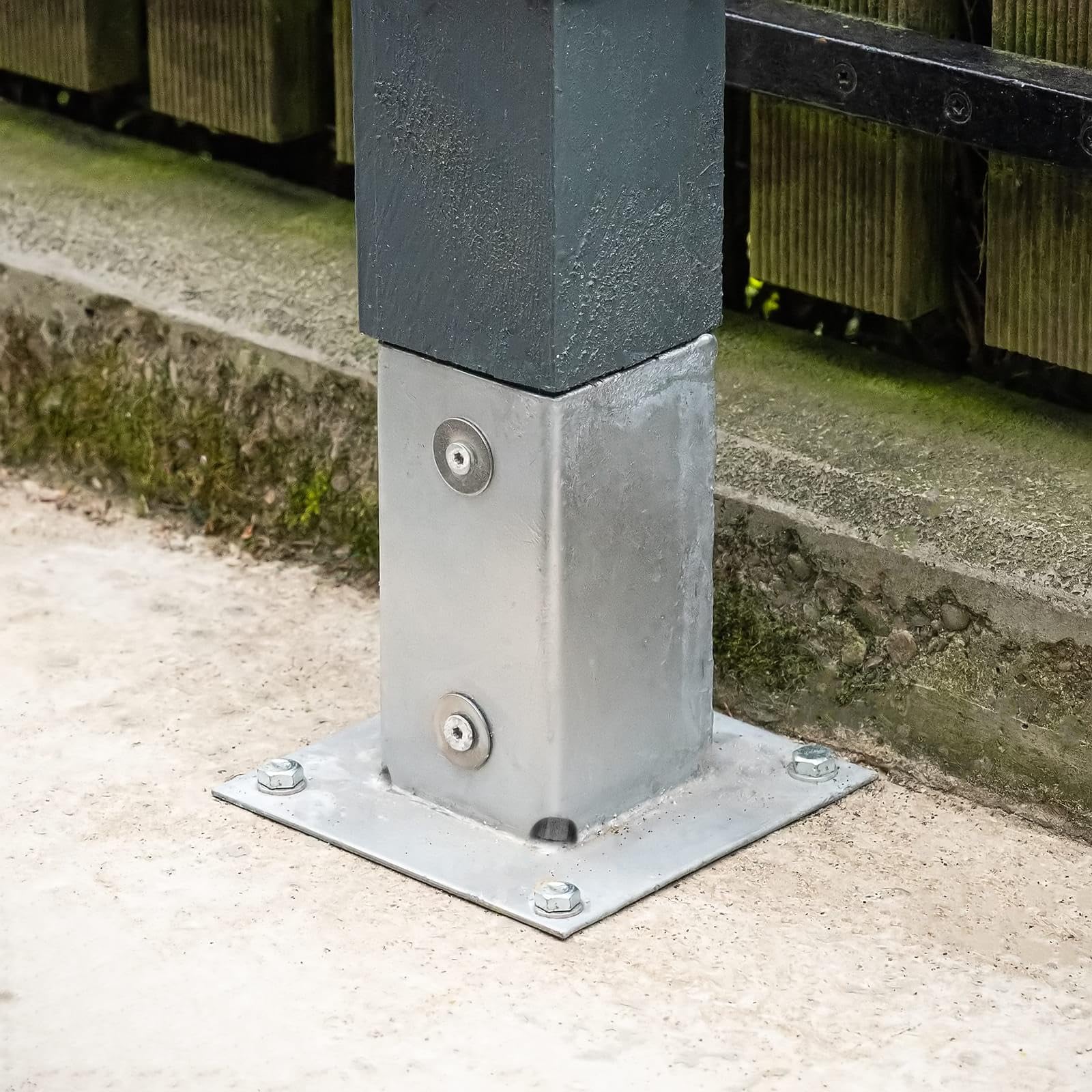 Casquillo atornillable para postes cuadrados · 10 unidades 91 x 91 mm · 7 x 7 cm / 9 x 9 cm · Galvanizado en caliente · Anclaje estable al suelo · Casquillo de suelo resistente a la corrosión ·