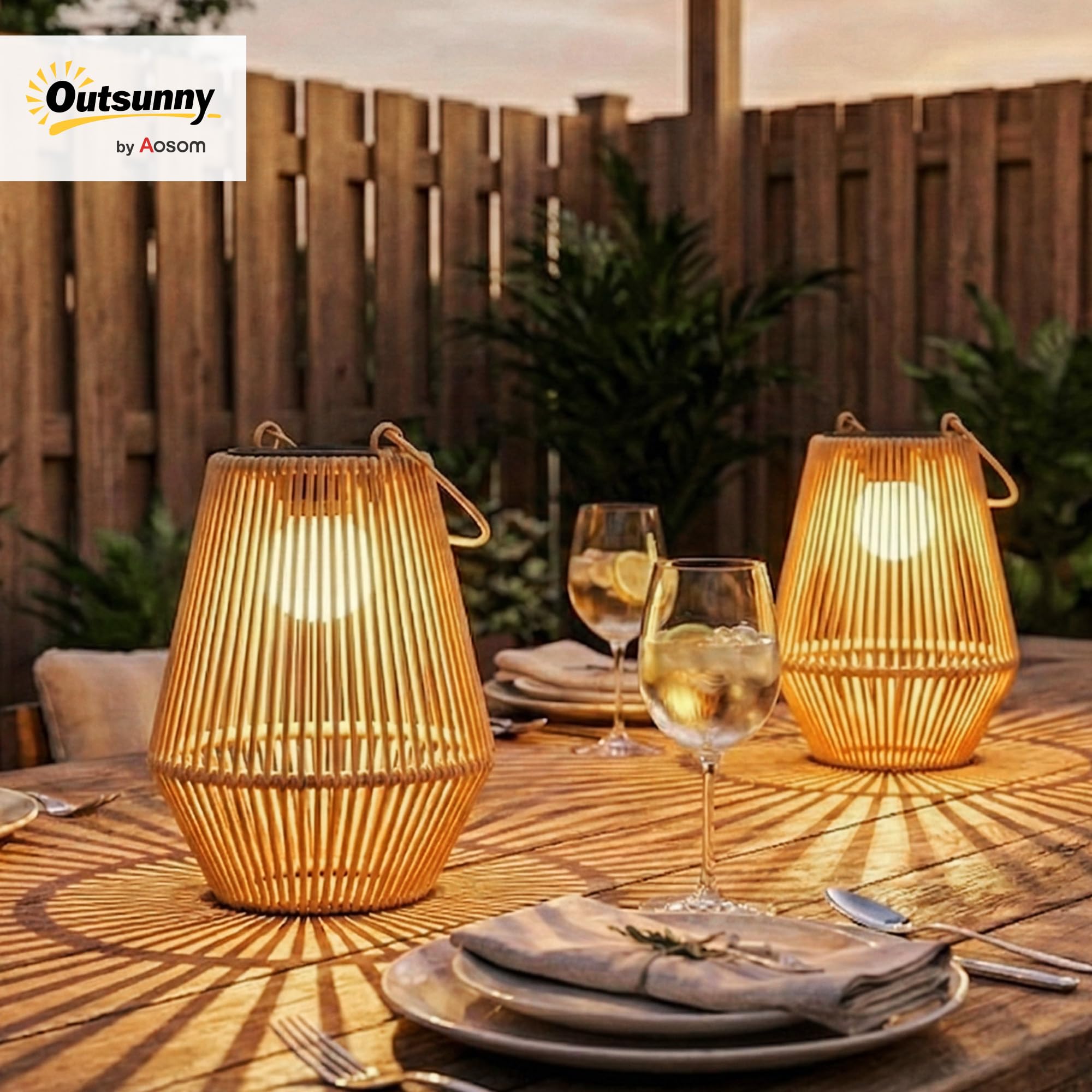 Outsunny Lot de 2 Lanternes Solaires Suspendues Extérieur, Lampes de Jardin en Résine Tressée avec Allumage Automatique, Poignée, IP44, pour Terrasse, Chemin, Marron