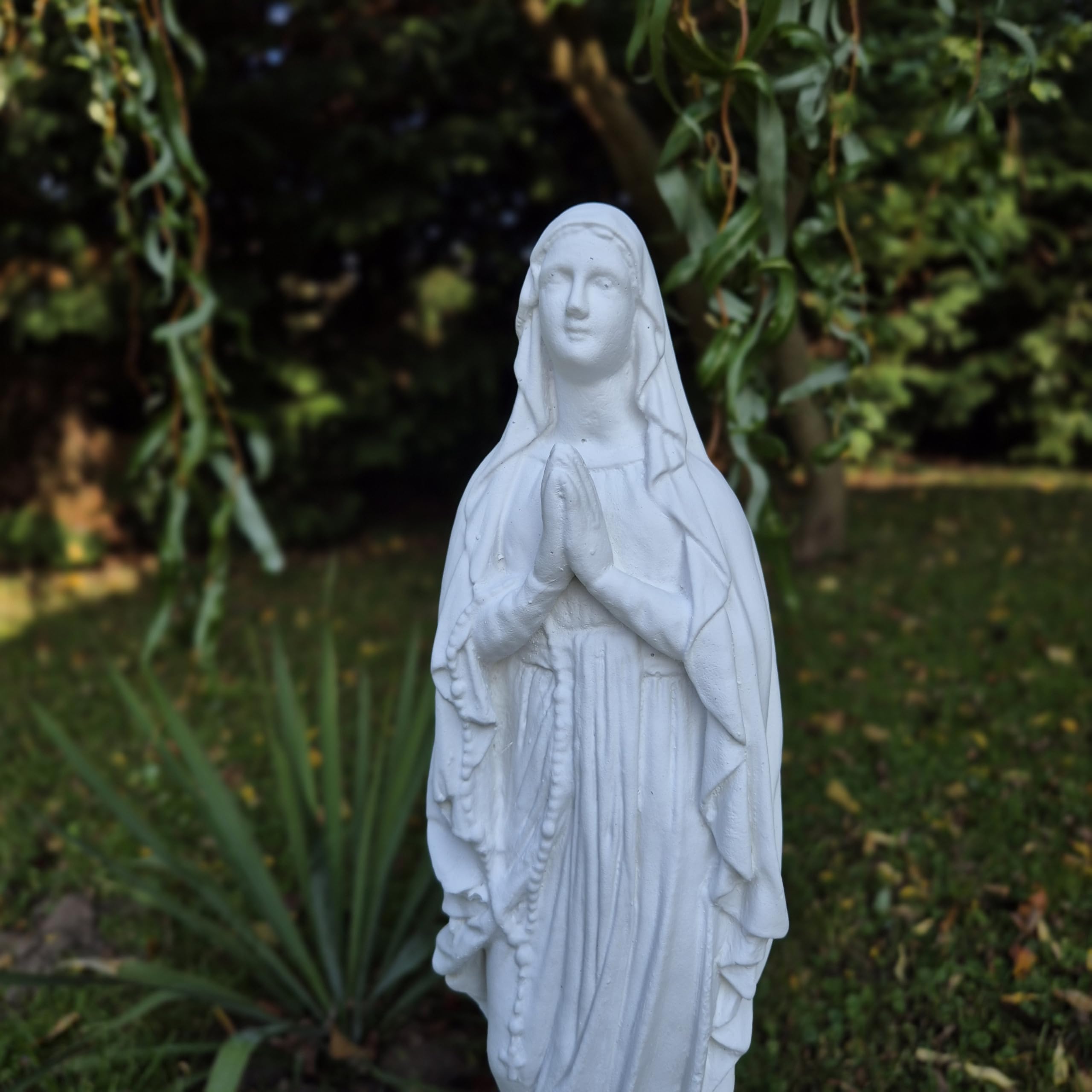 FABRIQ Statua della Sacra Madonna 38 cm – 2 kg in pietra artificiale – resistente alle intemperie e al gelo – Statua da giardino Madonna per casa e chiesa