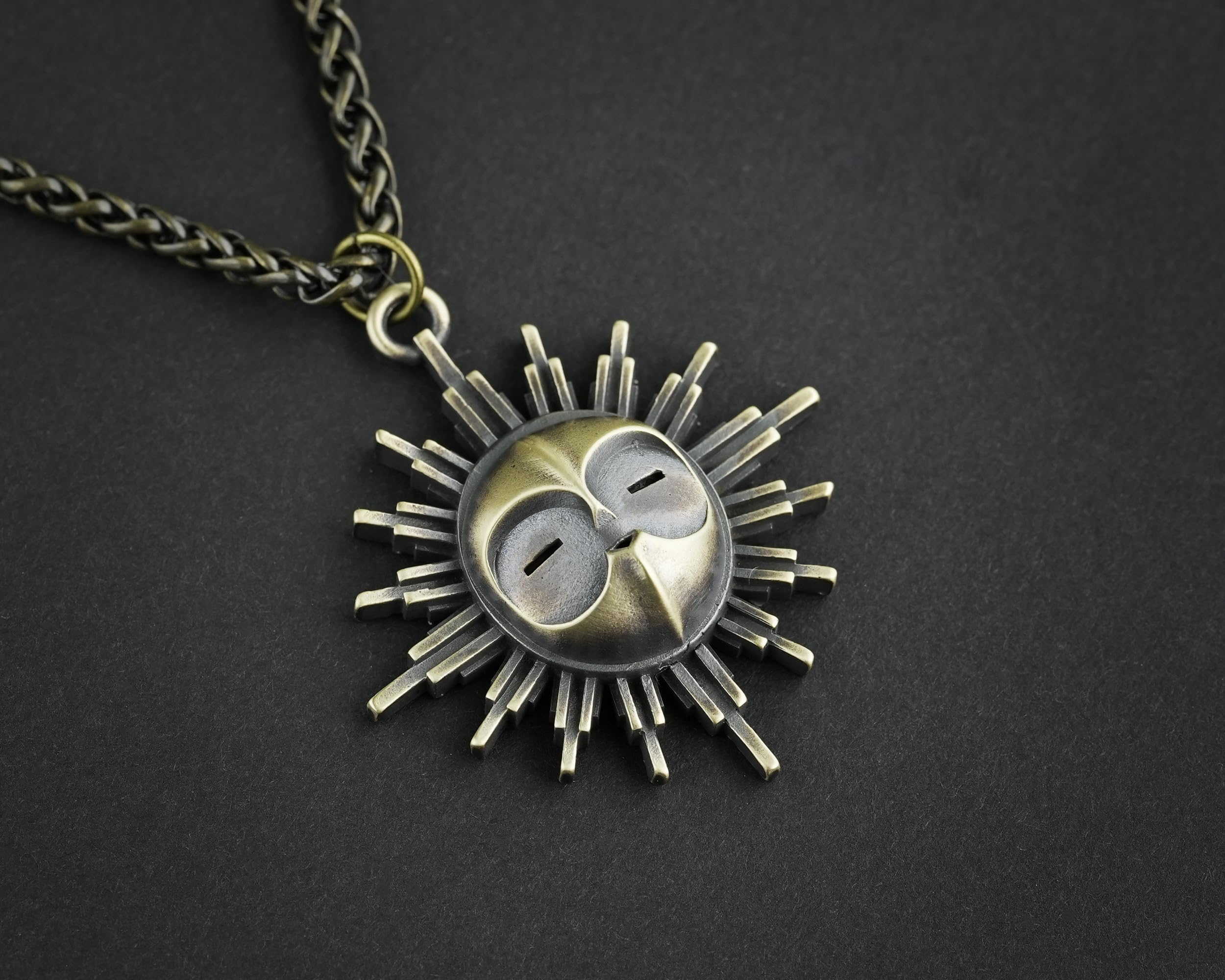 Baldur Jewelry Clair Obscur Expedition 33 Kette aus Messing | Handgefertigter Anhänger mit Antikfinish und Kette, gestaltet für Fantasy-RPG-, Videospiel- und Cosplay-Fans.