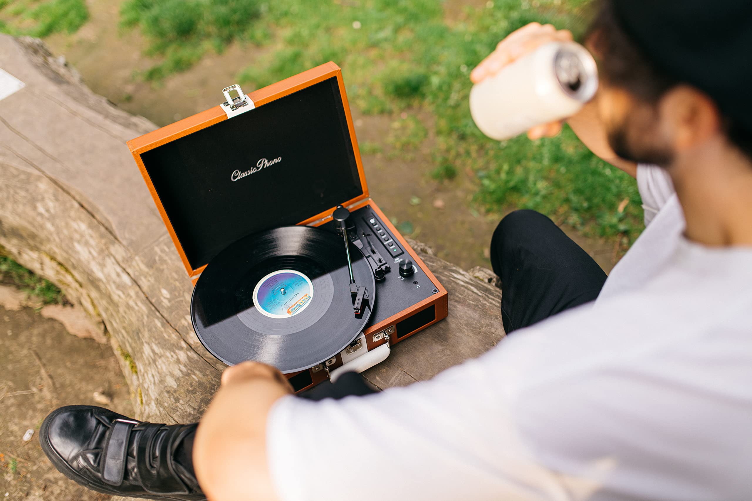 Lenco Tt-120 Platine à Disque avec Batterie Intégrée Bluetooth 33, 45, 78 Rpm - entraînement Par Courroie - 2 Haut-Parleurs - aux-In, Rca-Out 3,5 Mm - Marron/Blanc