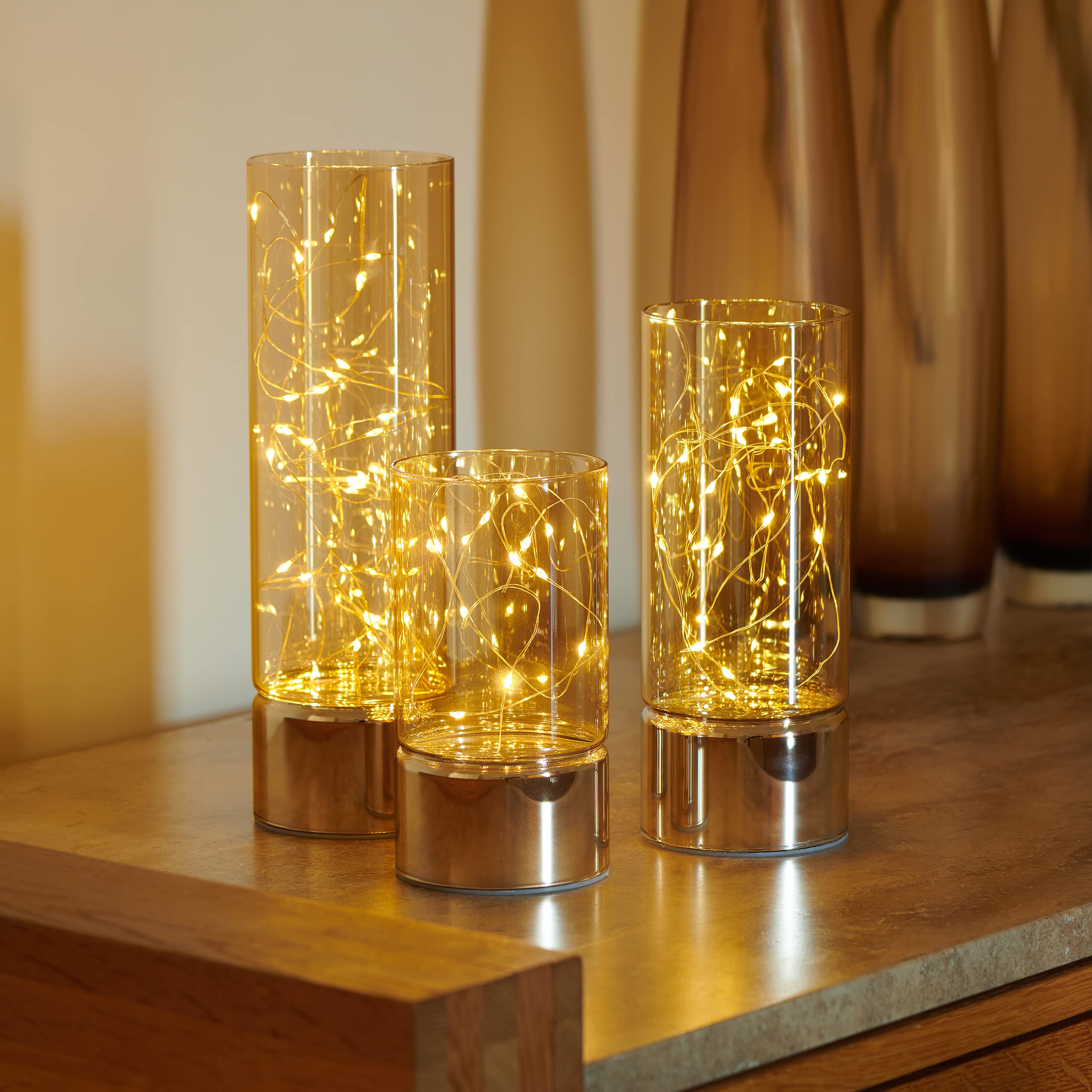 Auraglow Draht Lichterkette Glas Zylinder Laternen 3er Set, mit Timer | Warme LED Glühwürmchen im dekorativen Gefäß, kabellos, für Kaminsims, Regal, Schlafzimmer und Weihnachtsdeko