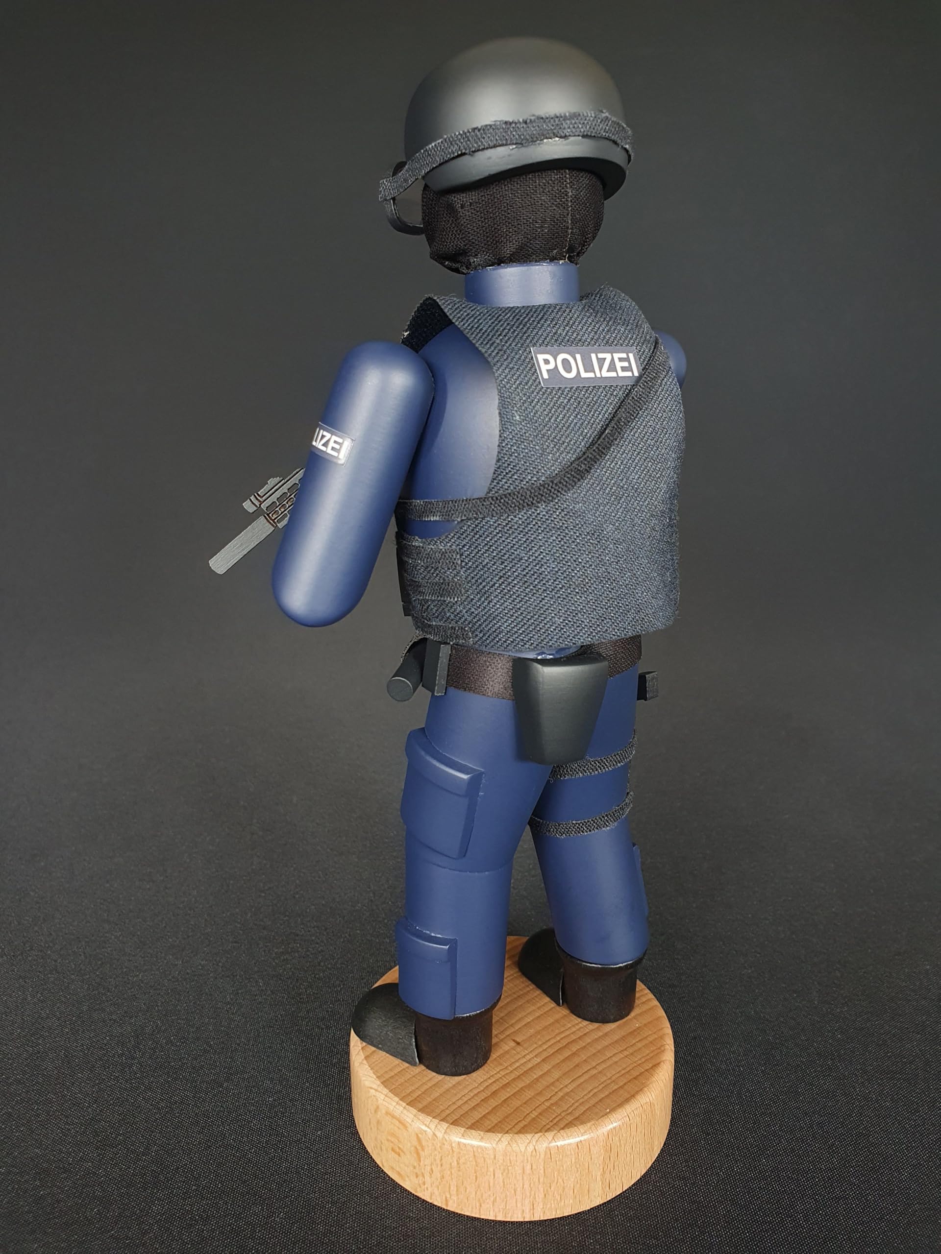 Räuchermännchen Polizist in Schutzausrüstung, 24 cm, Original Erzgebirge