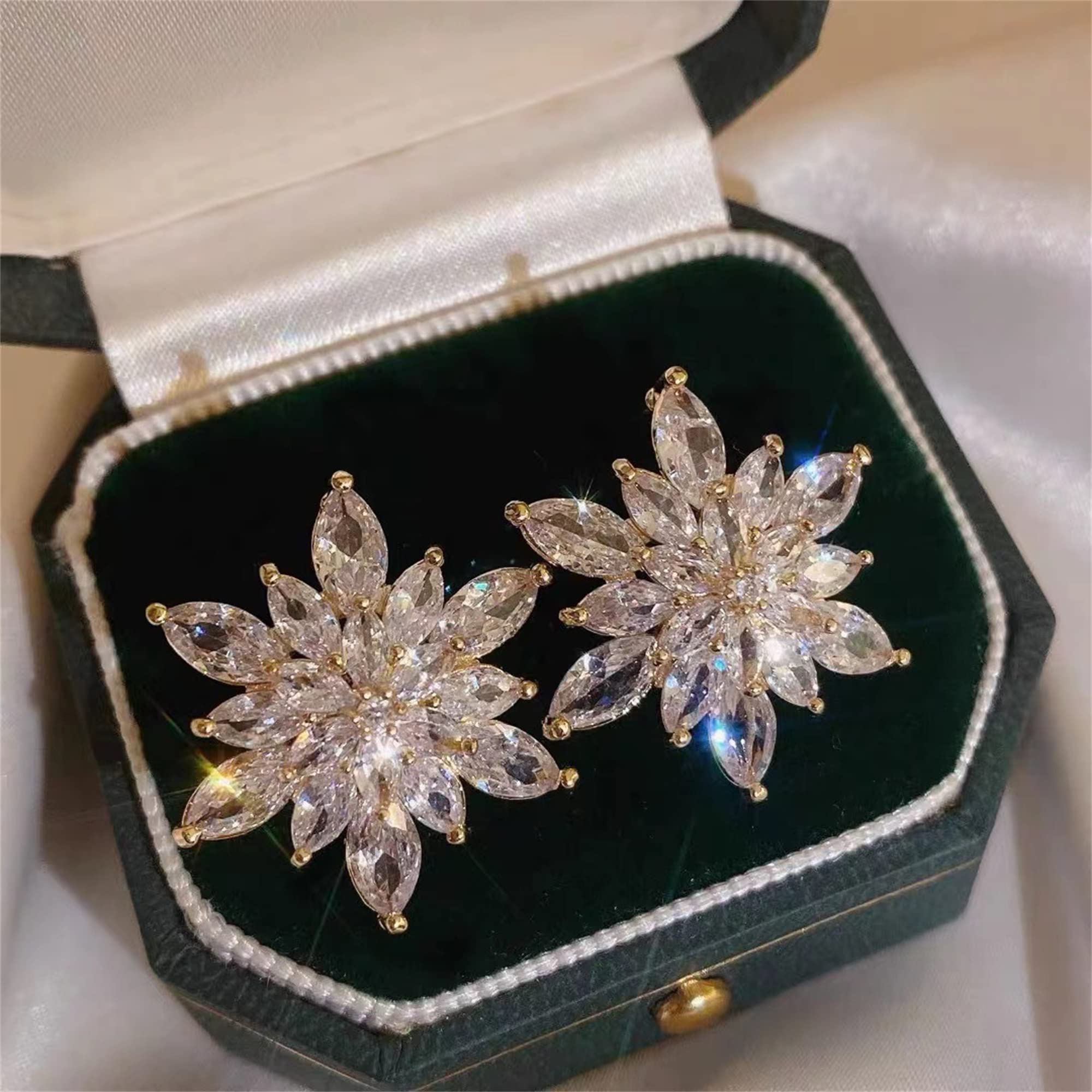 Aretes tipo dormilona con diseño de flores de cristal, elegantes, hipoalergénicos, grandes, grandes, brillantes, circonita cúbica, diamantes de imitación, margaritas, girasol, racimo floral, racimo, 3