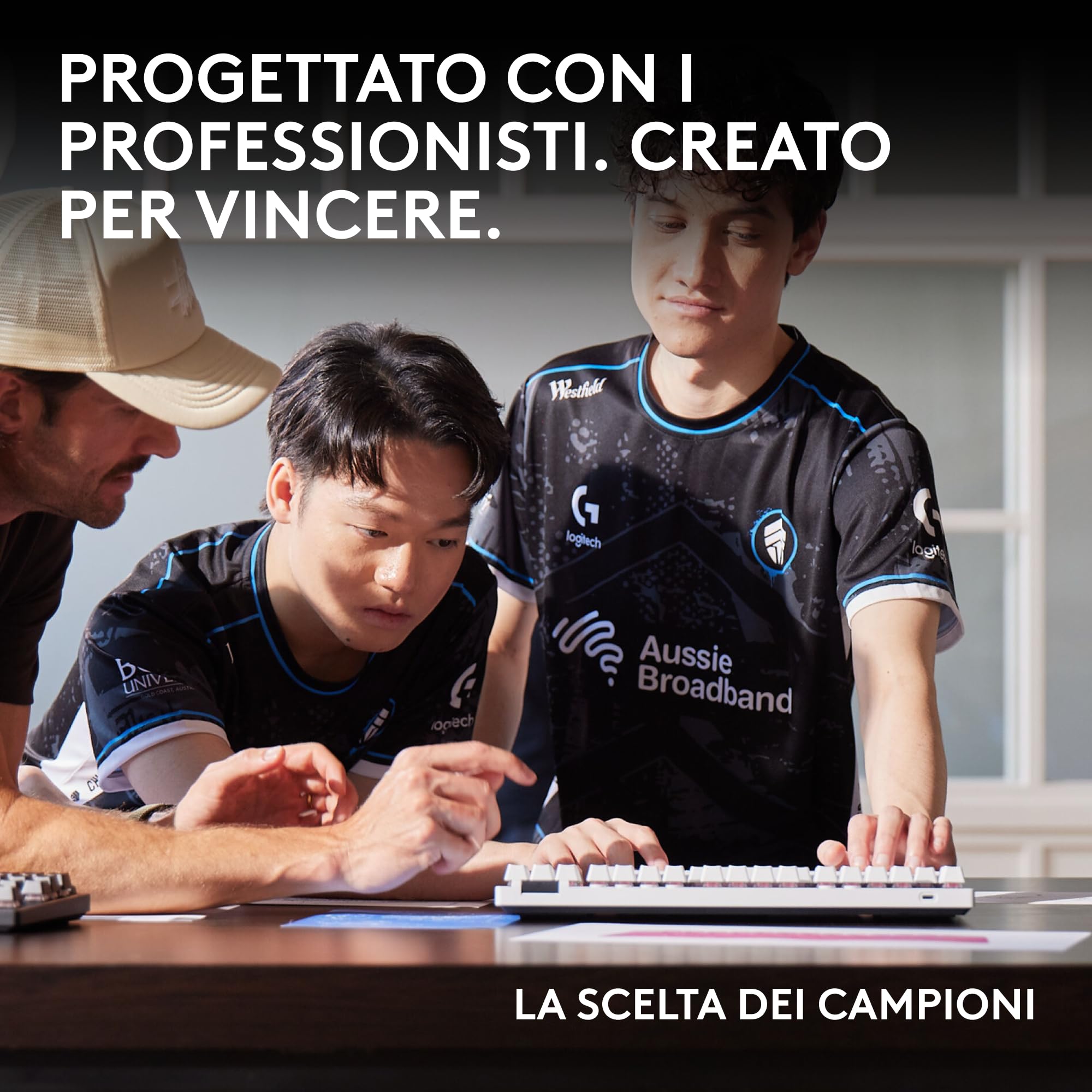 Logitech G PRO 2 LIGHTSPEED Mouse da gioco senza fili, East Europe Pachage, fino a 4 pulsanti laterali magnetici personalizzabili e commutabili, ricarica USB-C, sensore da 32k DPI per PC/Mac