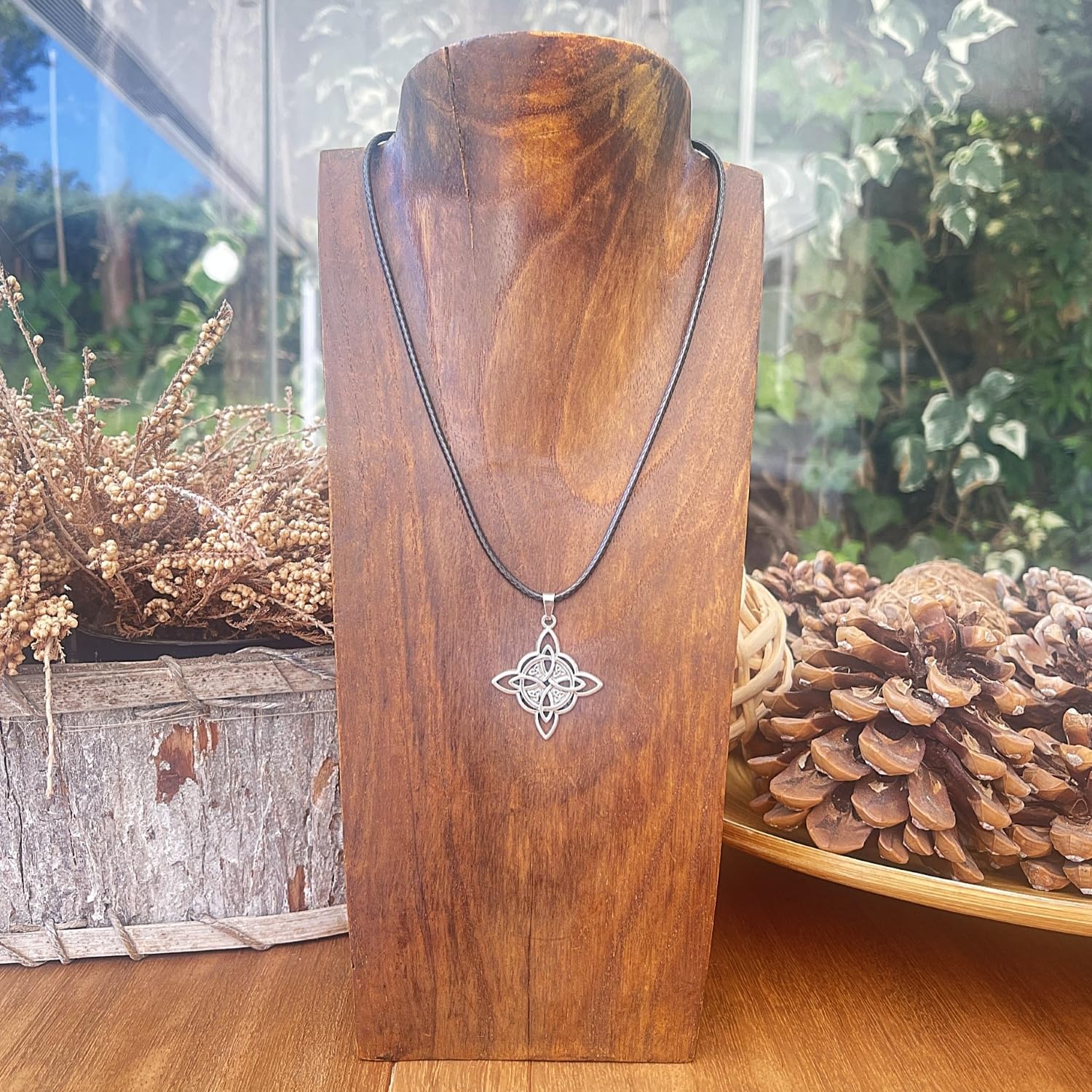 ASTER ALHELÍ Collier Celtique Pendentif Nœud de Sorcière Amulette de Protection Unisexe Gothique Bohème Cordon Noir